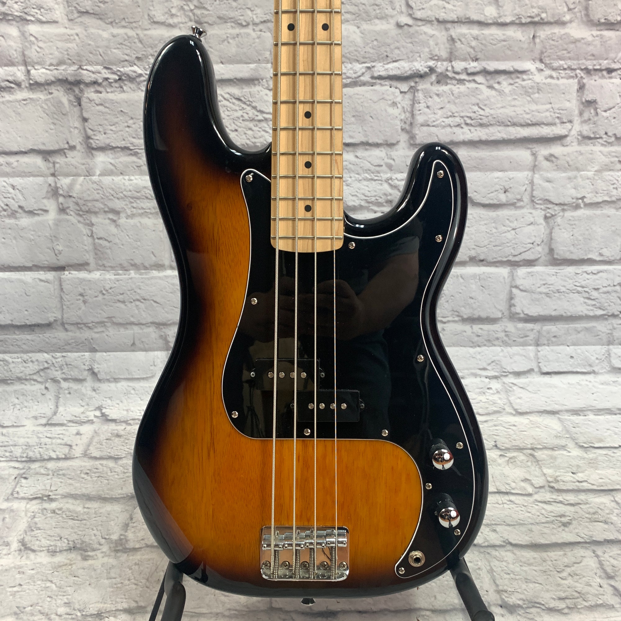 Squier Affinity P Bass Sunburst