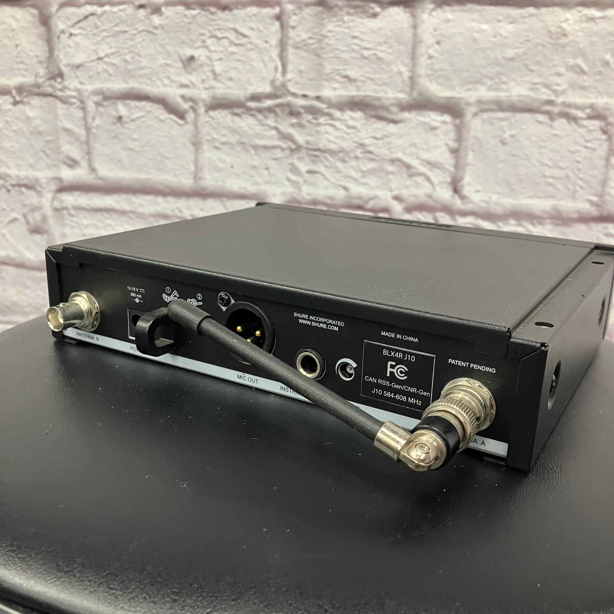 Shure BLX4R J10 584-608 MHz Wireless Receiver w/ pwr supply