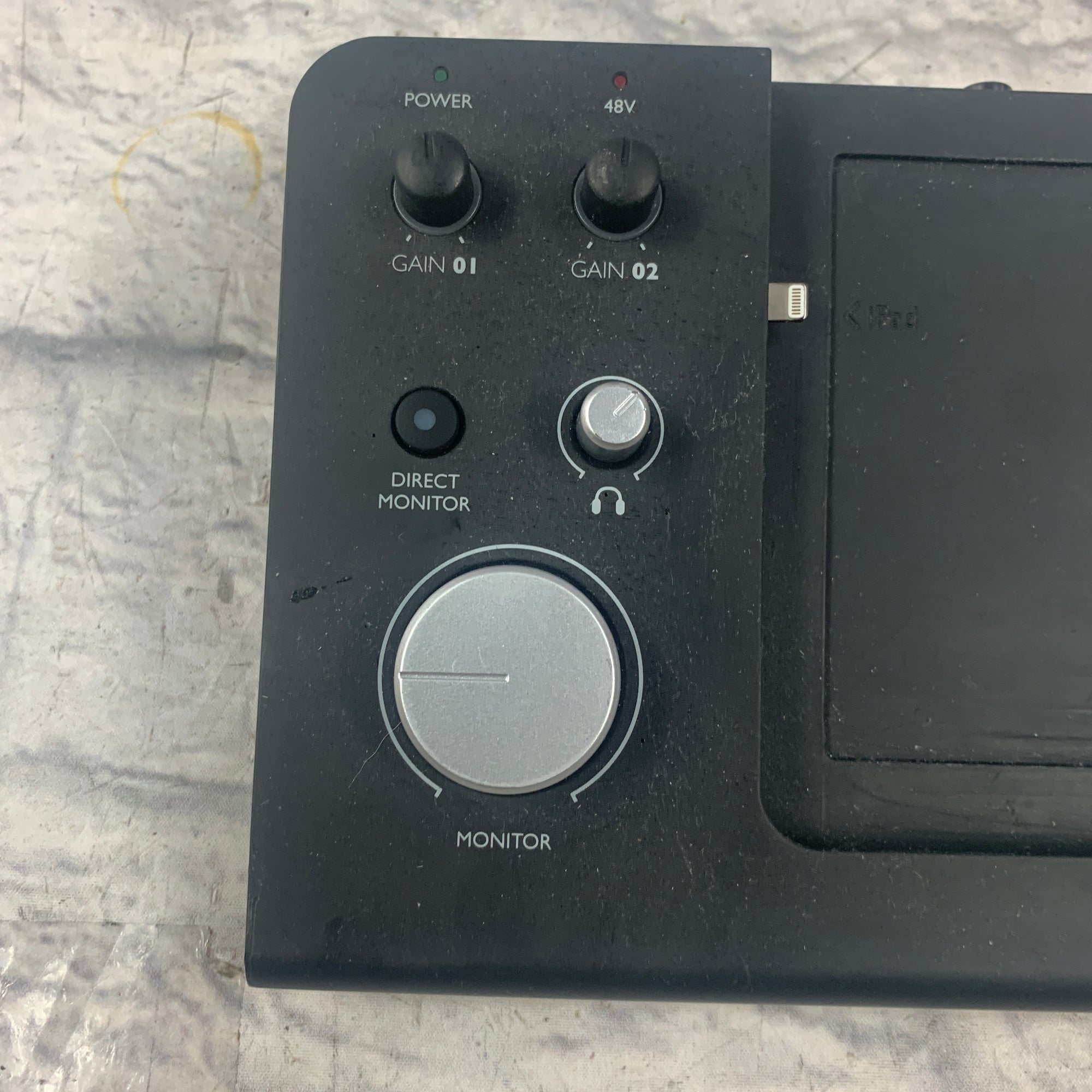 Focusrite iTrack Dock iPad Recording Interface                     \