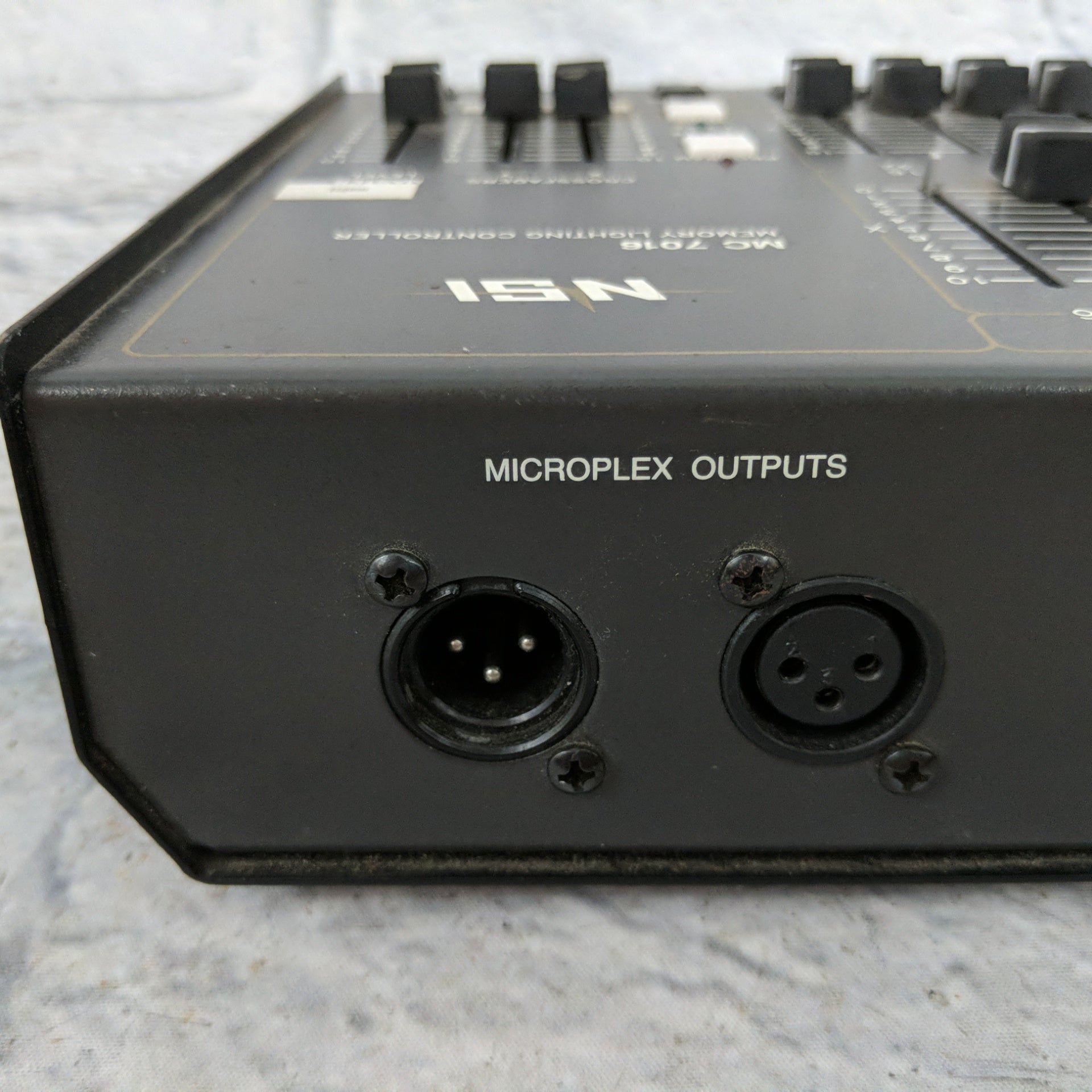 Leviton NSI MC 7016 DMX Memory Lighting Controller
