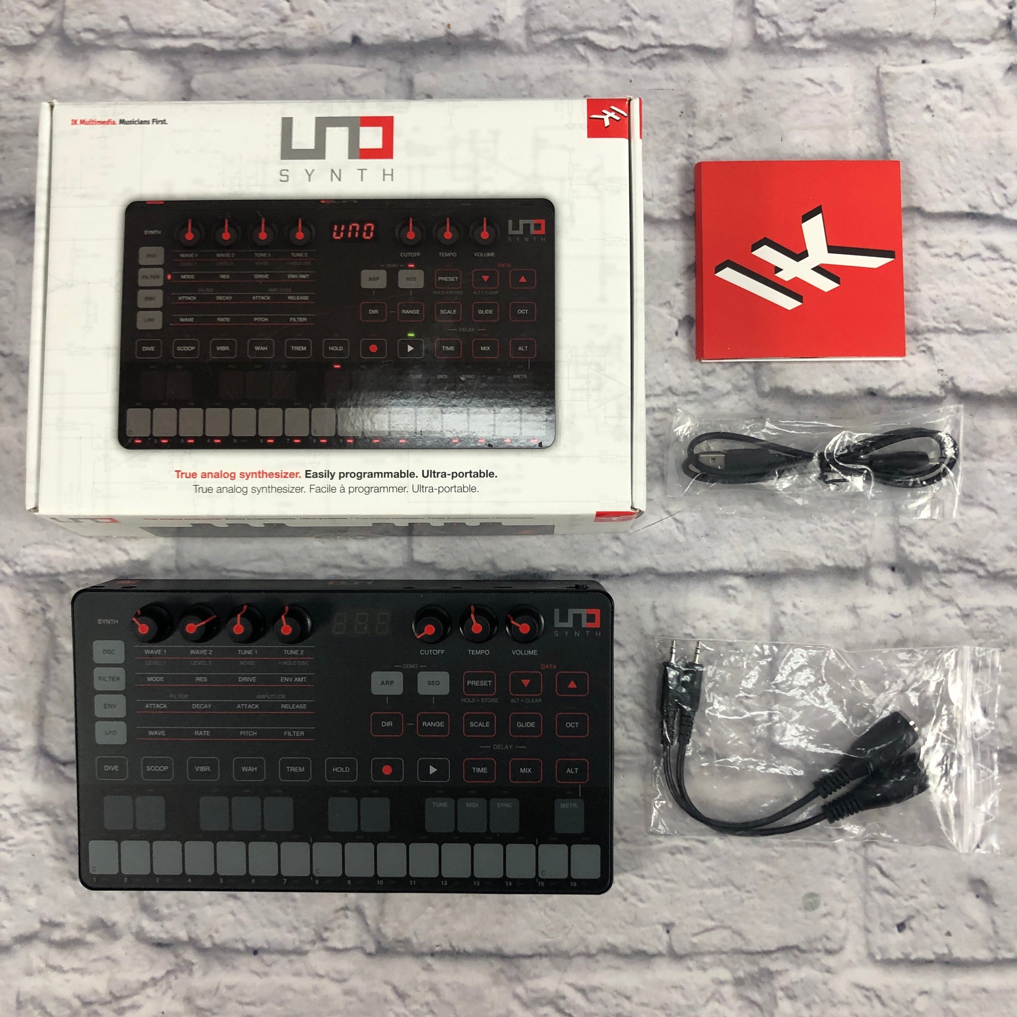 IK Multimedia Uno Analog Synthesizer