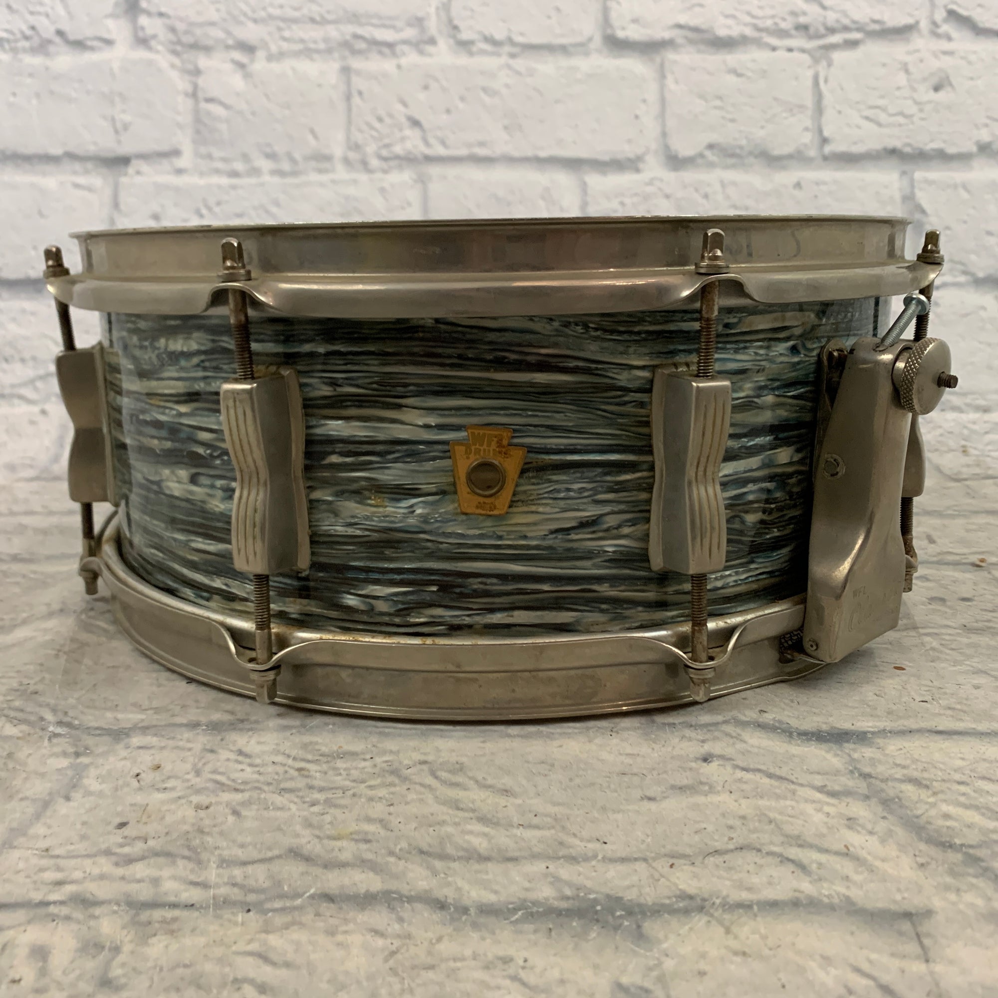 WFL Super Classic 5.5" x 14" Snare Drum - Blue Oyster Pearl