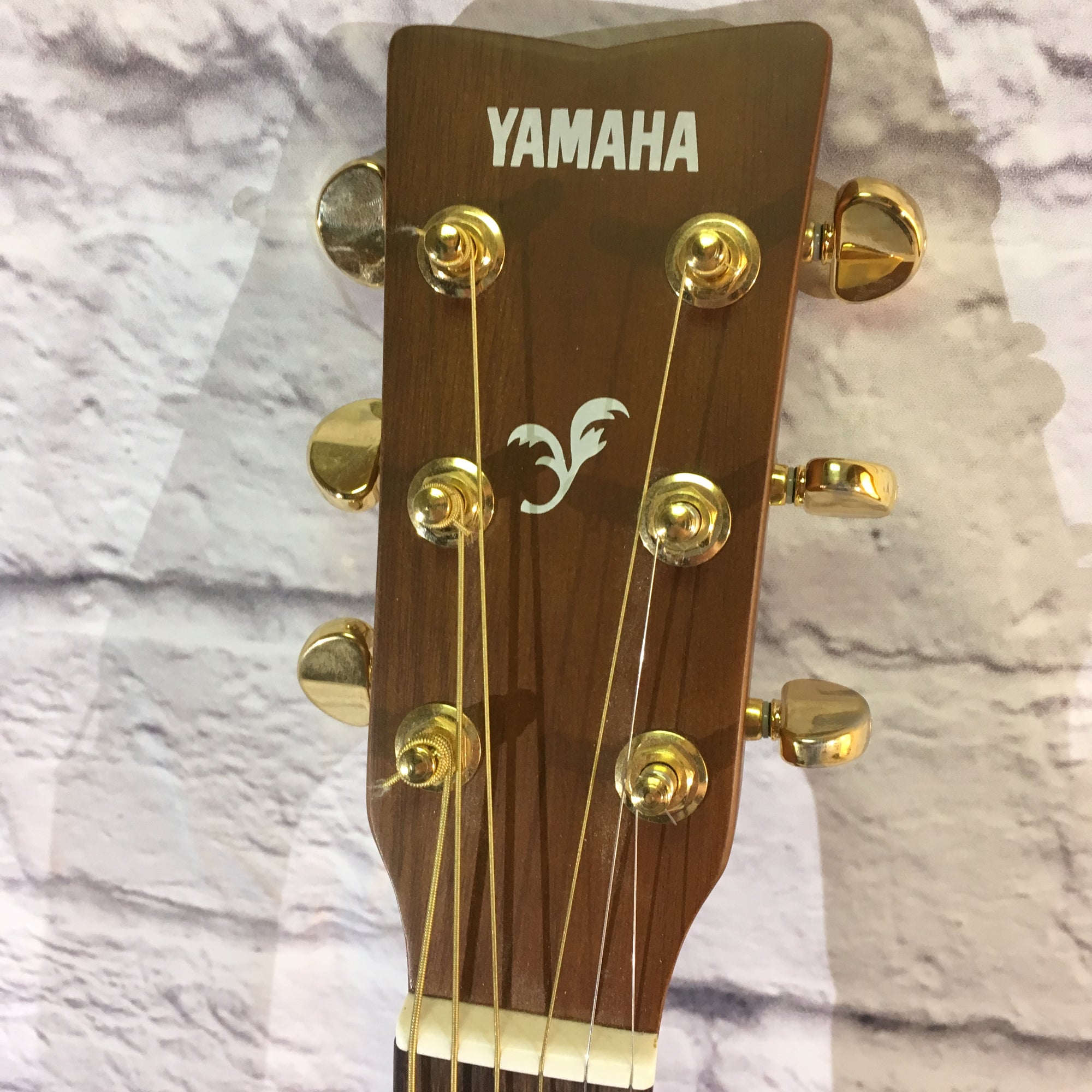 Yamaha F335 Acoustic Guitar