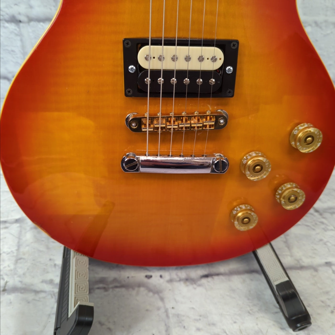 Burny Super Grade Les Paul Cherry Sunburst - Evolution Music