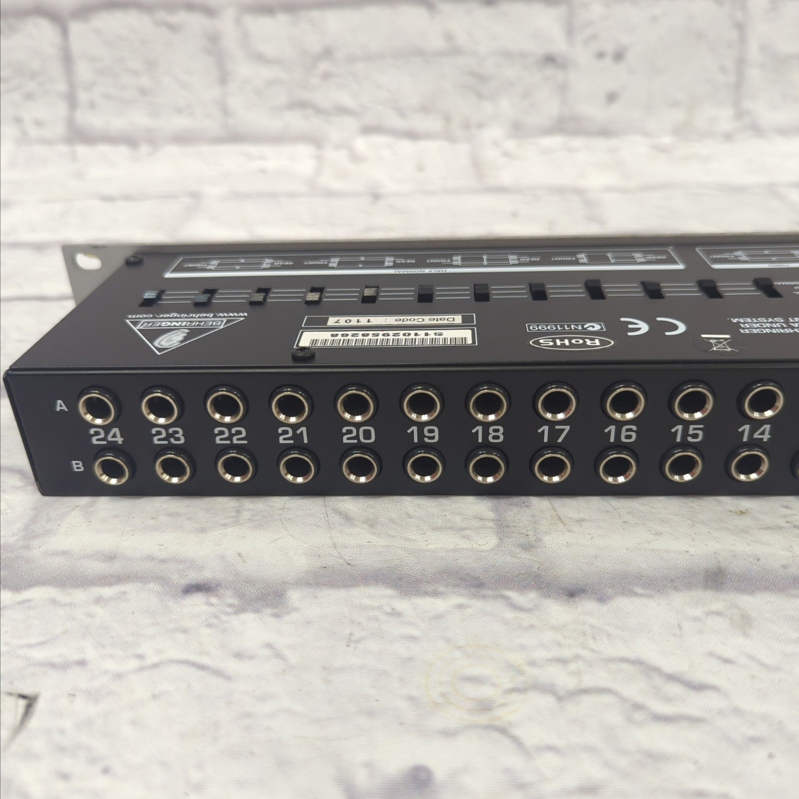 Long Patchbay Rack Behringer Ultra Patch Pro PX3000 Rack Patchbay - Evolution Music