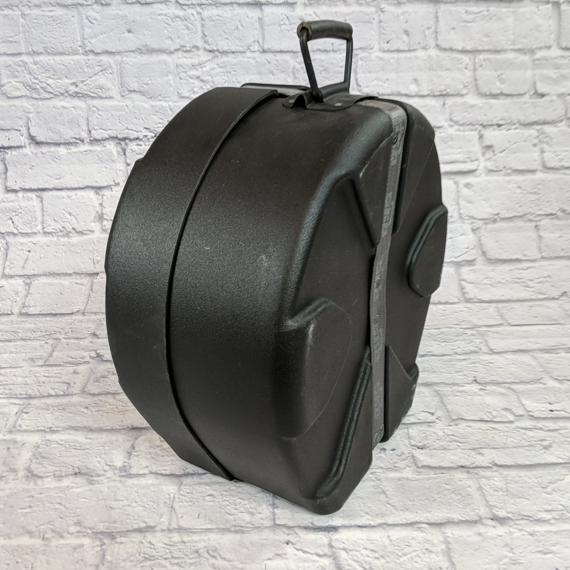 SKB Roto-X Molded 16 x 8" Snare Hard Case with Padded Interior
