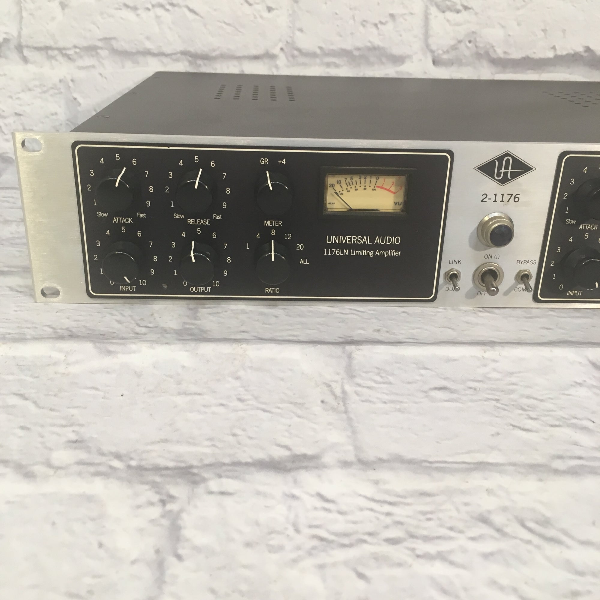 Universal Audio 2-1176 Stereo Compressor Limiter