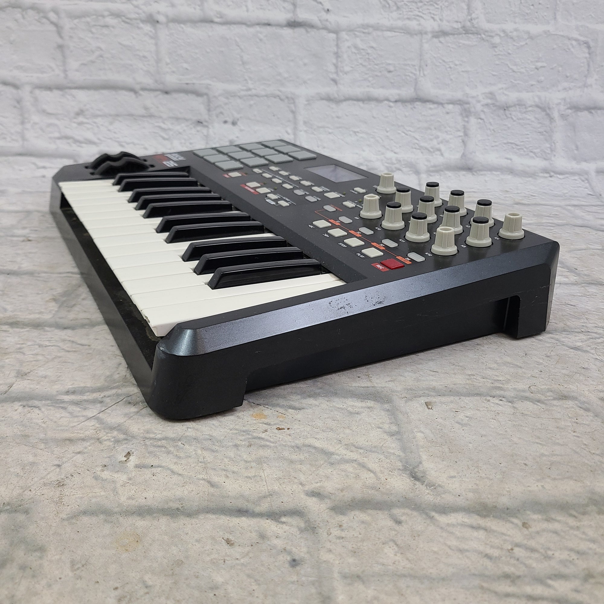 DTM・DAW AKAI MPK25 Akai Professional MPK25 25-key MIDI Controller | Sweetwater