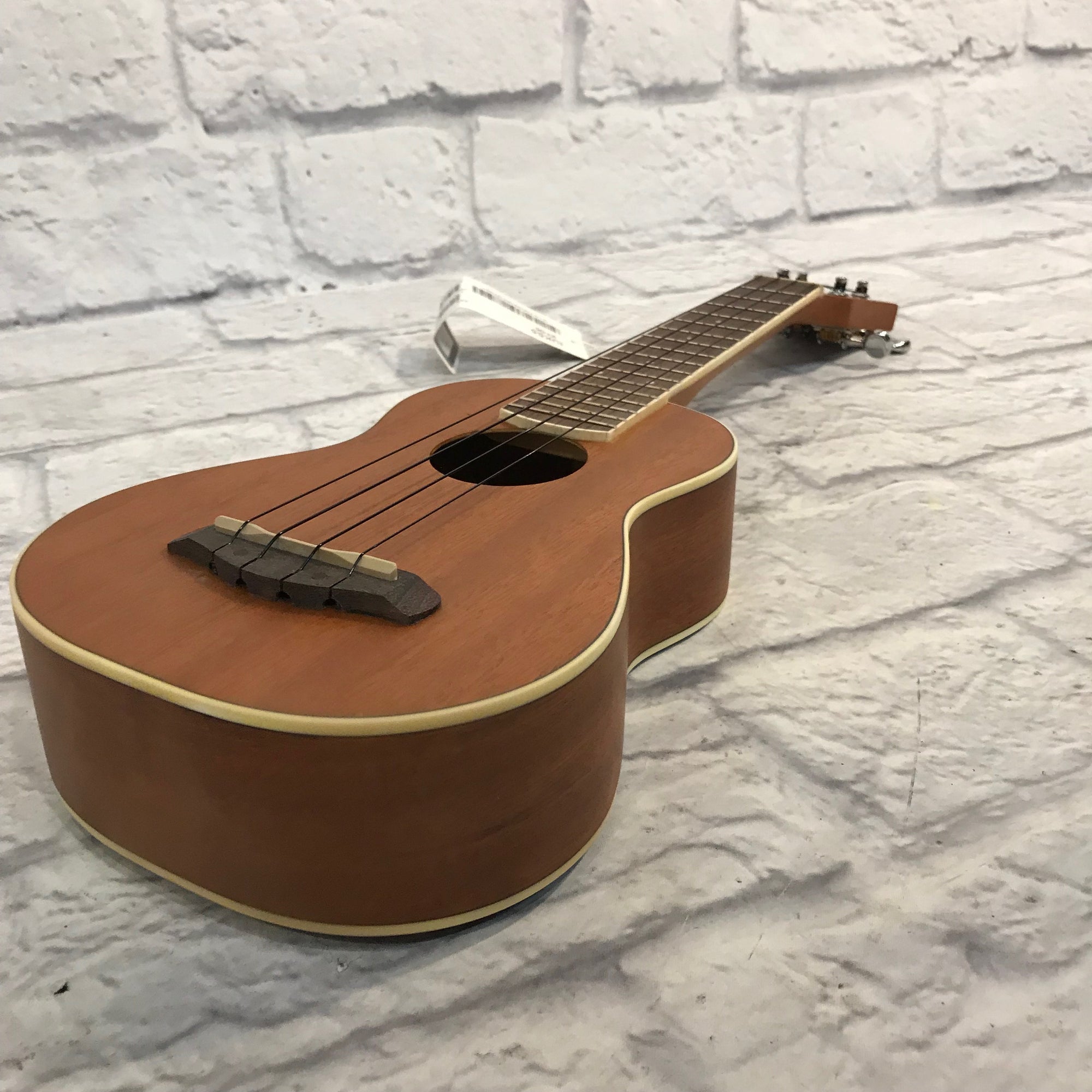 ** Ibanez UKC10 Concert Ukulele Natural