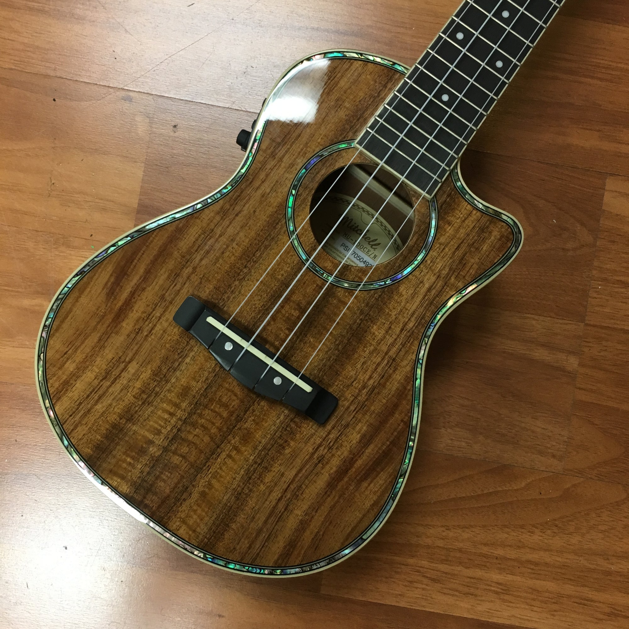 Mitchell MU-100CE Ukulele