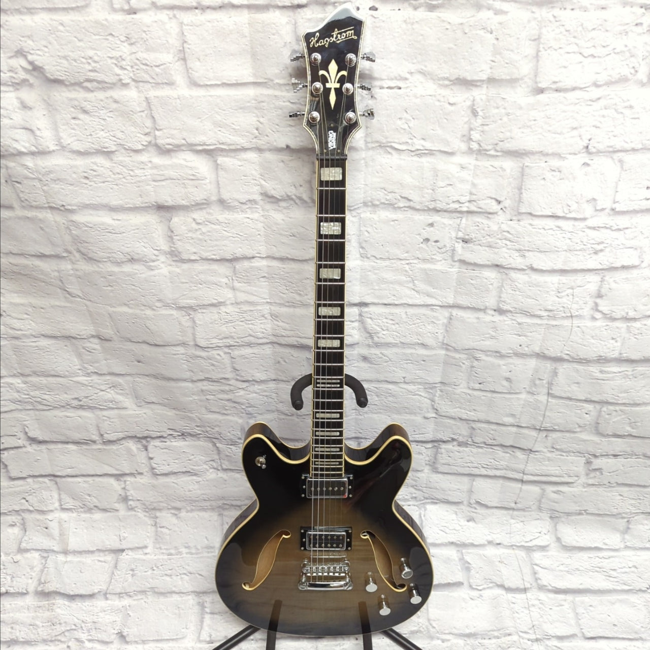 Hagstrom Viking Deluxe Baritone Electric Guitar Cosmic Black w/ Case