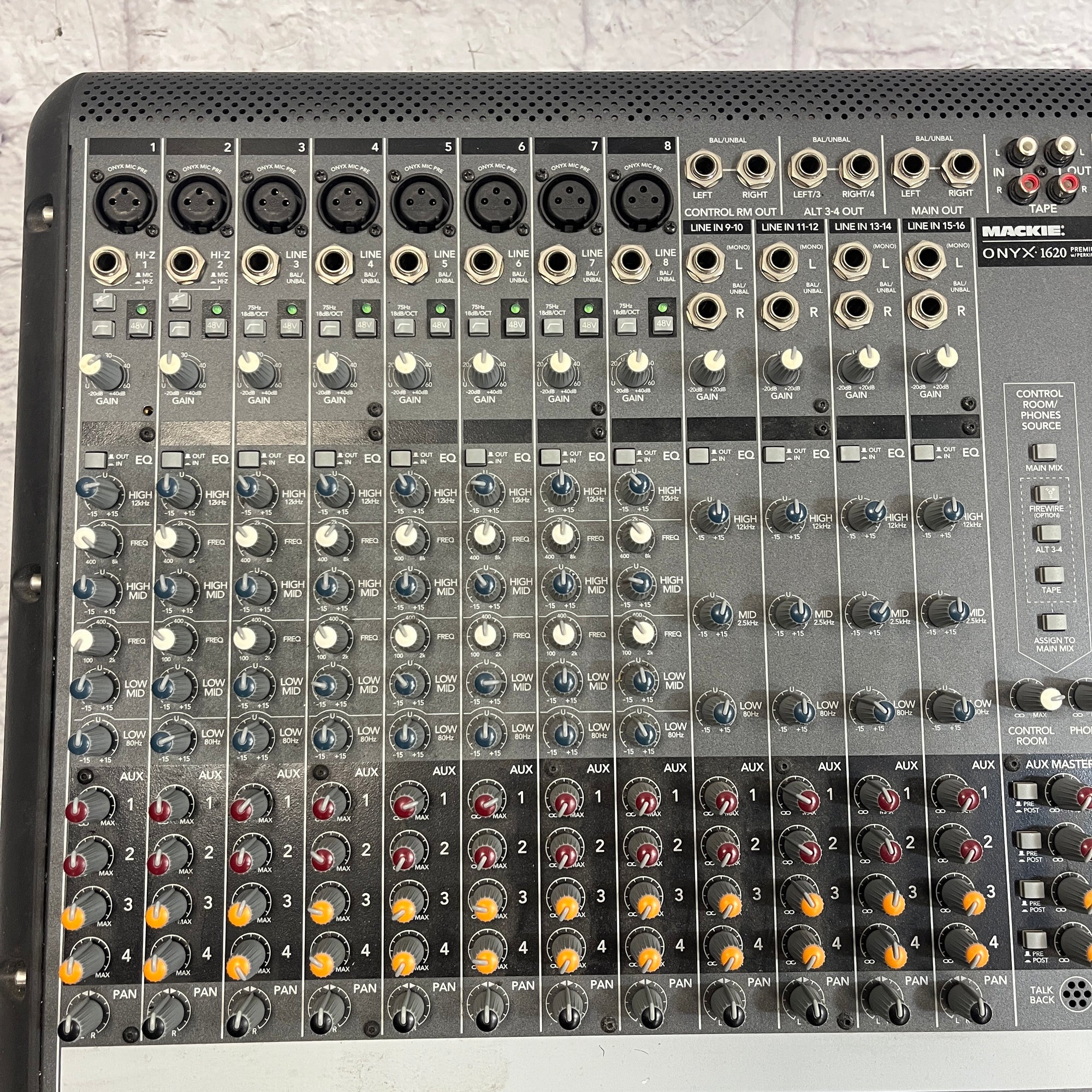 Mackie Onyx 162016 Channel Analog Mixer
