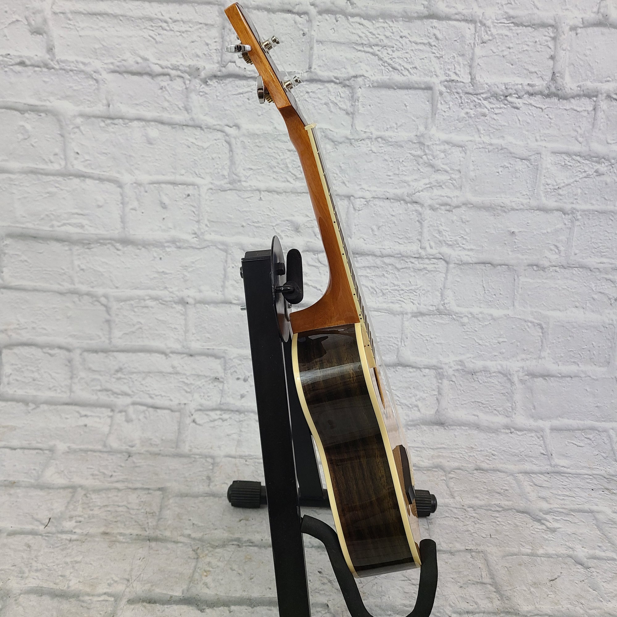 Mitchell MU-70 Ukulele w/ Case