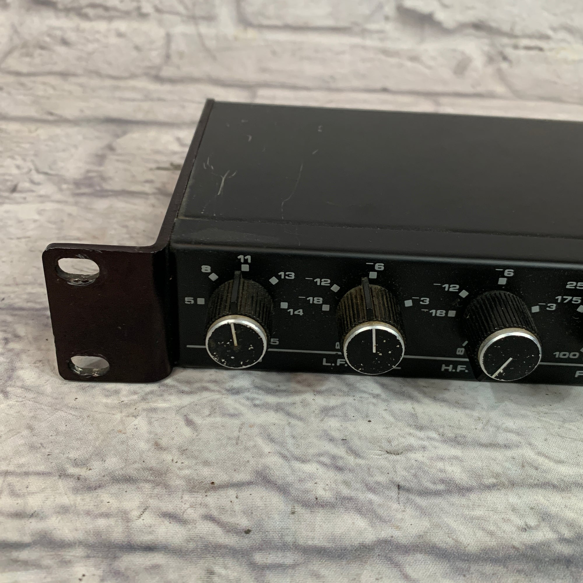 Biamp SM/23 Crossover
