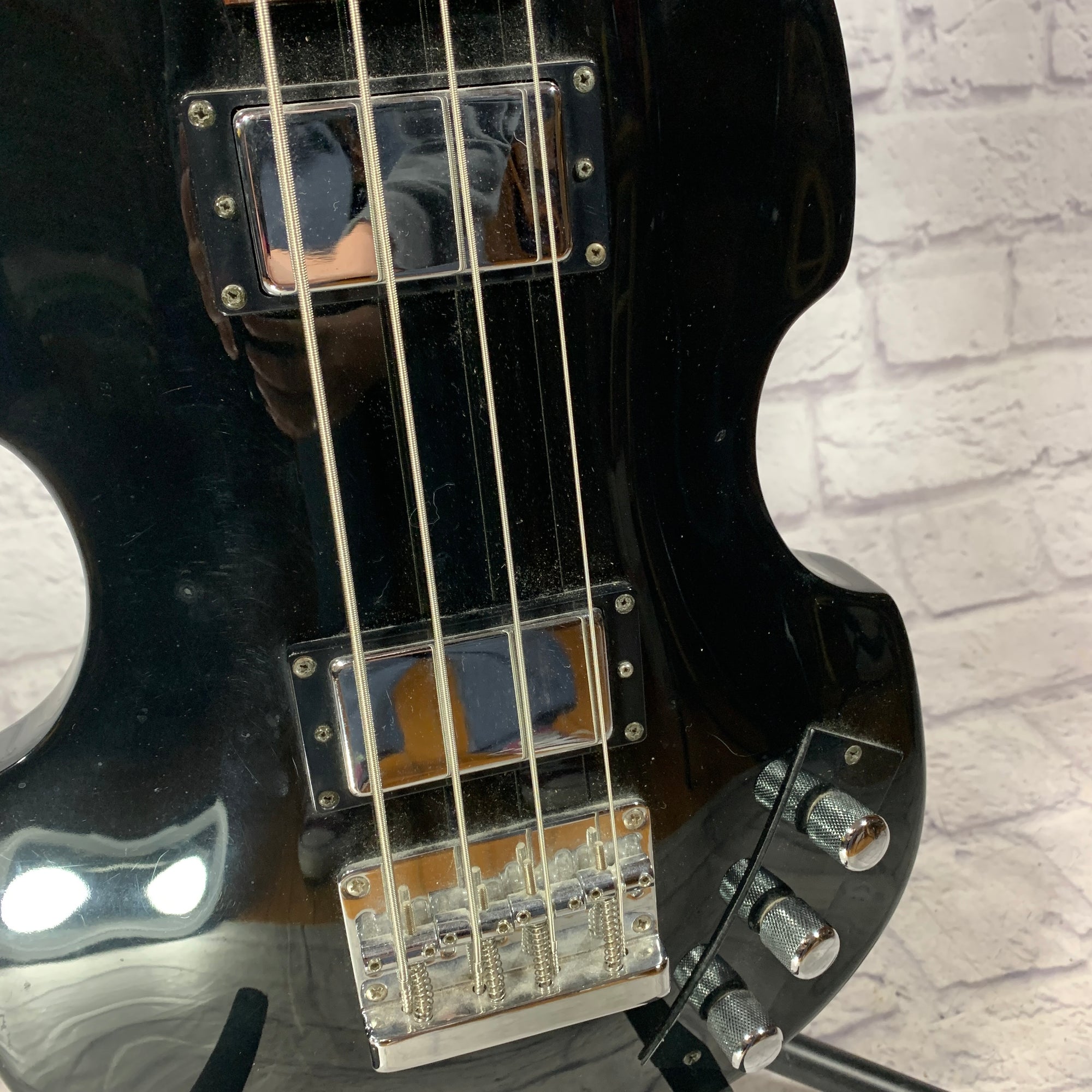 EFVB1 Hofner-Style Electric Bass Guitar