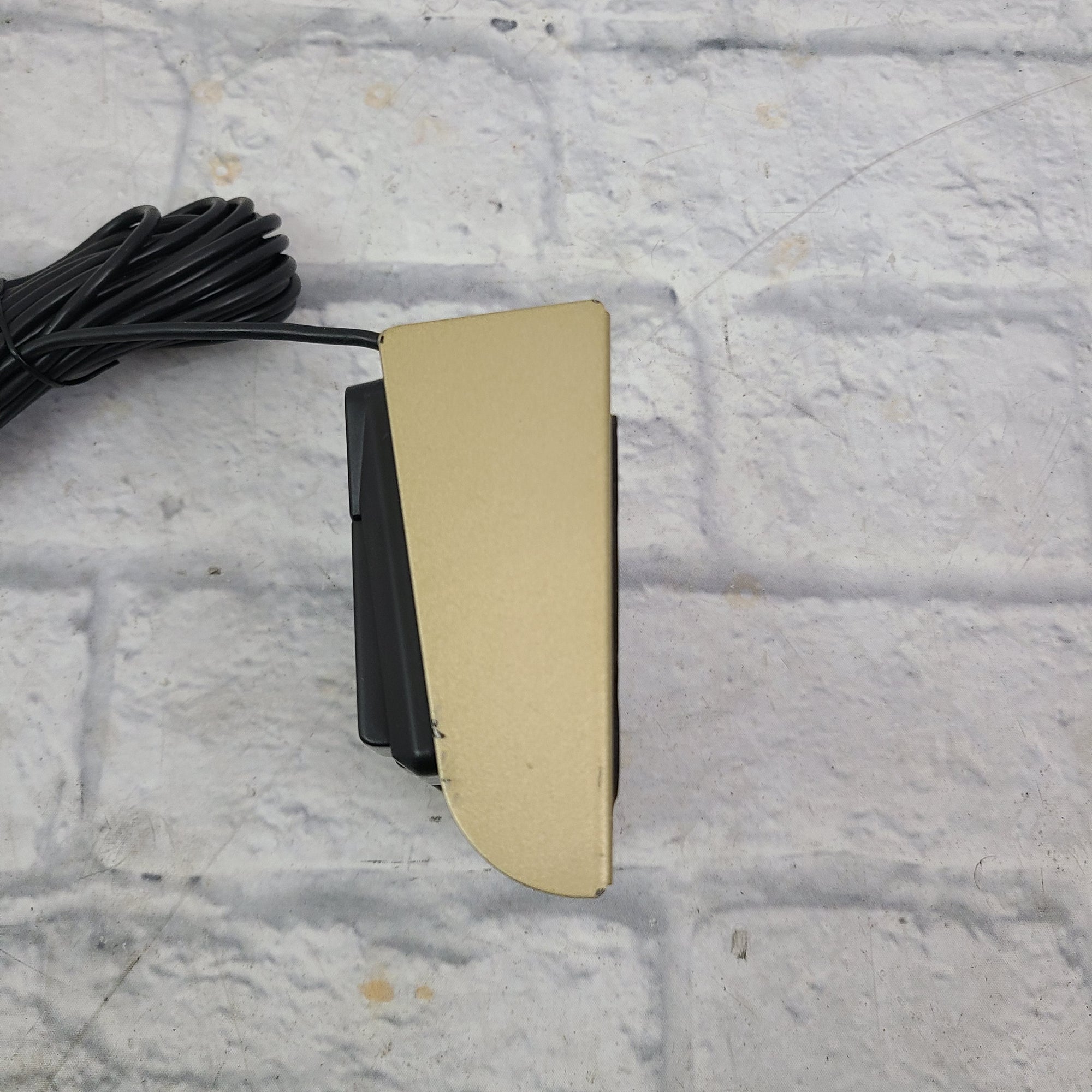 Behringer FS112B Two-Button Footswitch - Channel Ultrabass 1/4" TRS