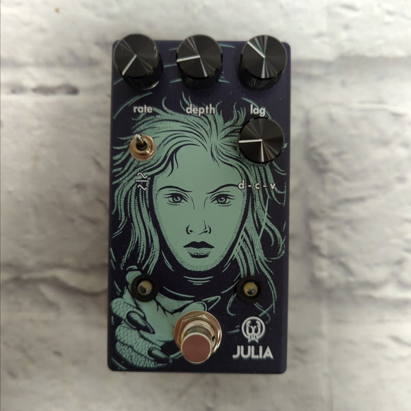 Walrus Julia Chorus Vibrato Pedal Evolution Music