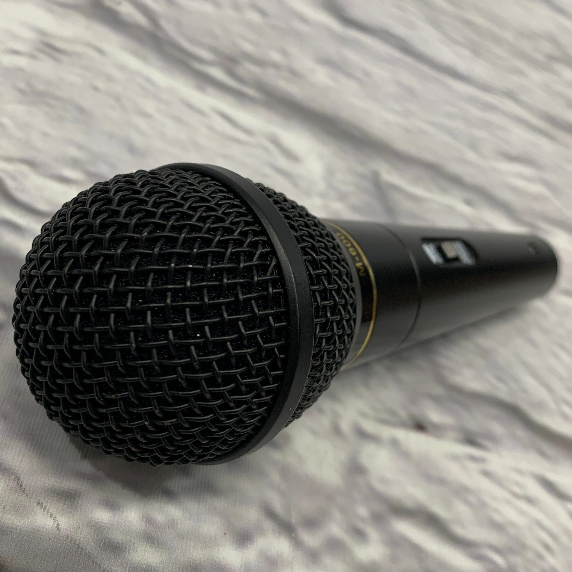 Unknown M-600 Dynamic Vocal Microphone