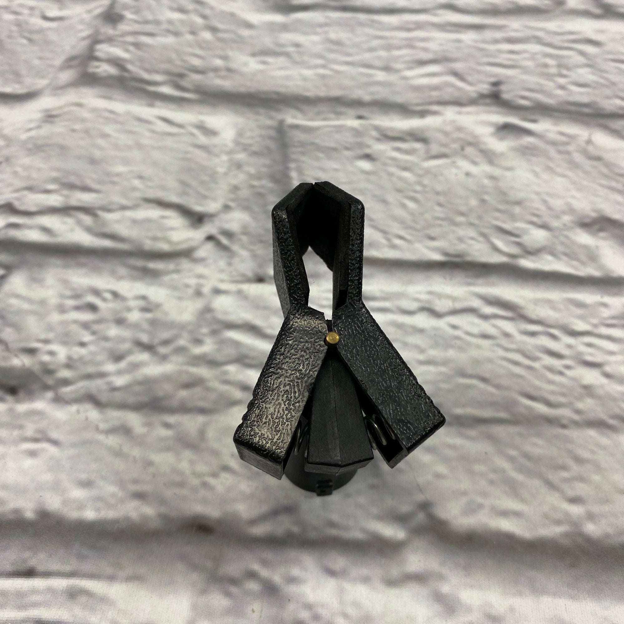 Unknown Mic Clip