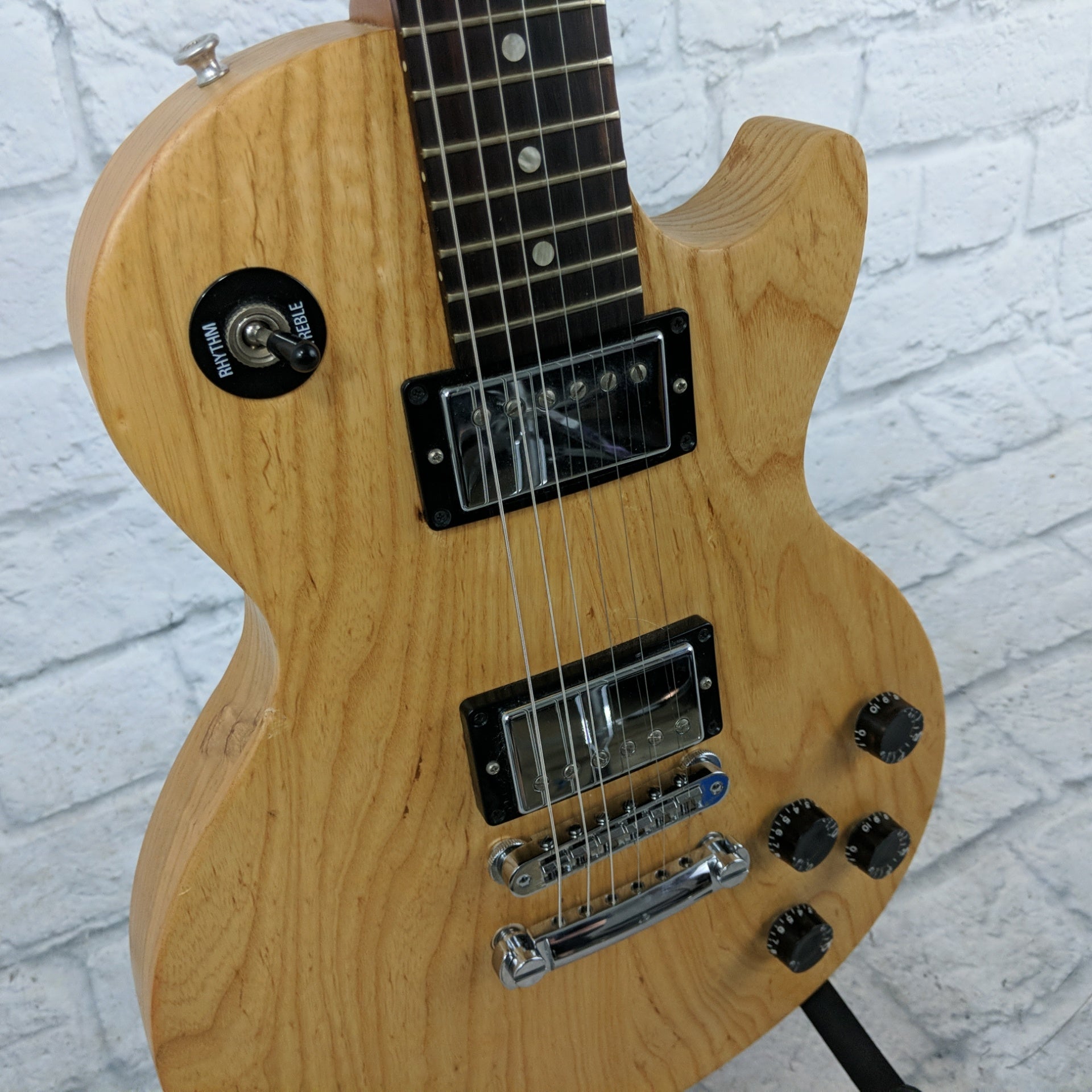 Gibson Les Paul Studio 2005 Swamp Ash with Gator Hardshell Case