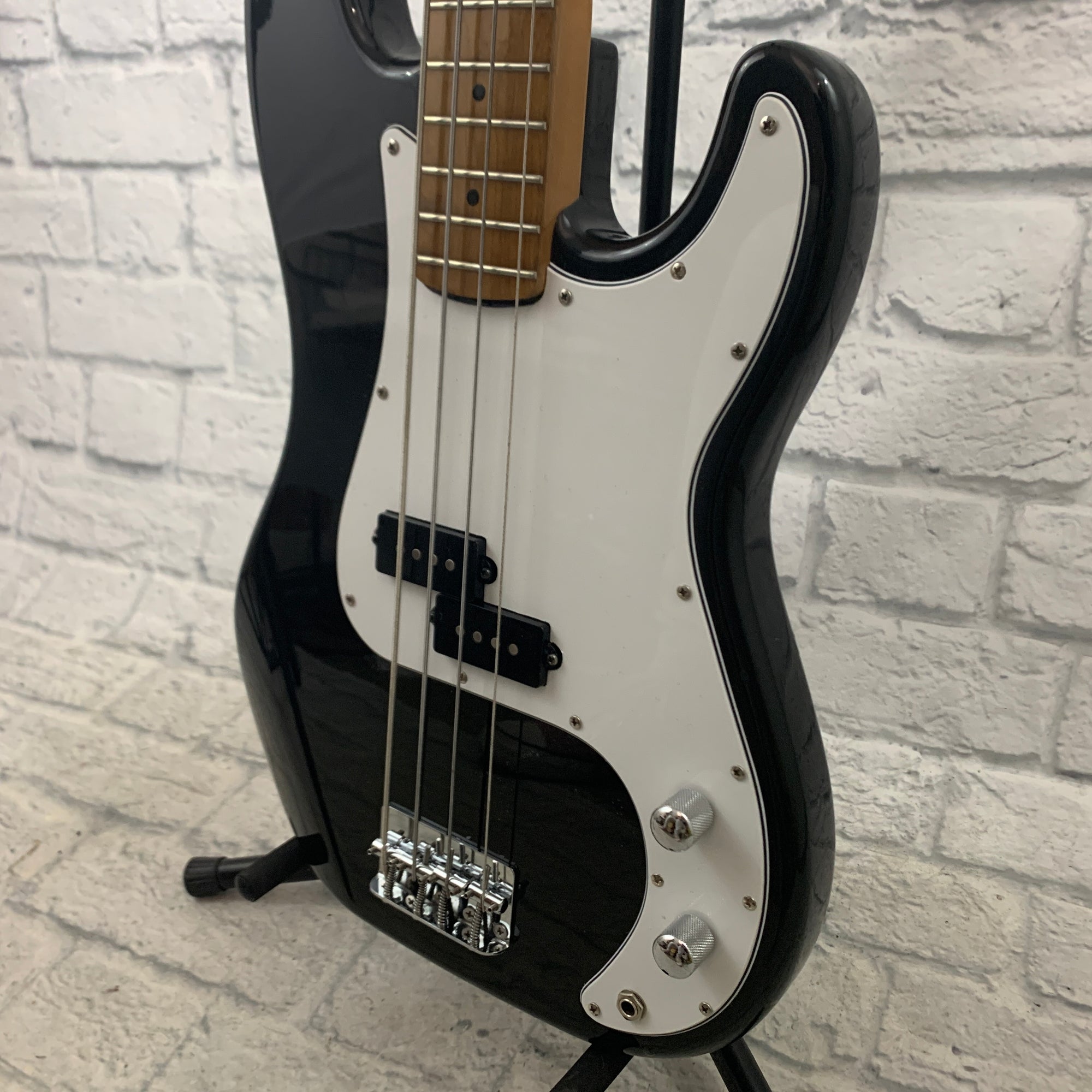 新作 Aria String 4 Neck MIK II Squier w/ Body Bass Precise II Pro ベース