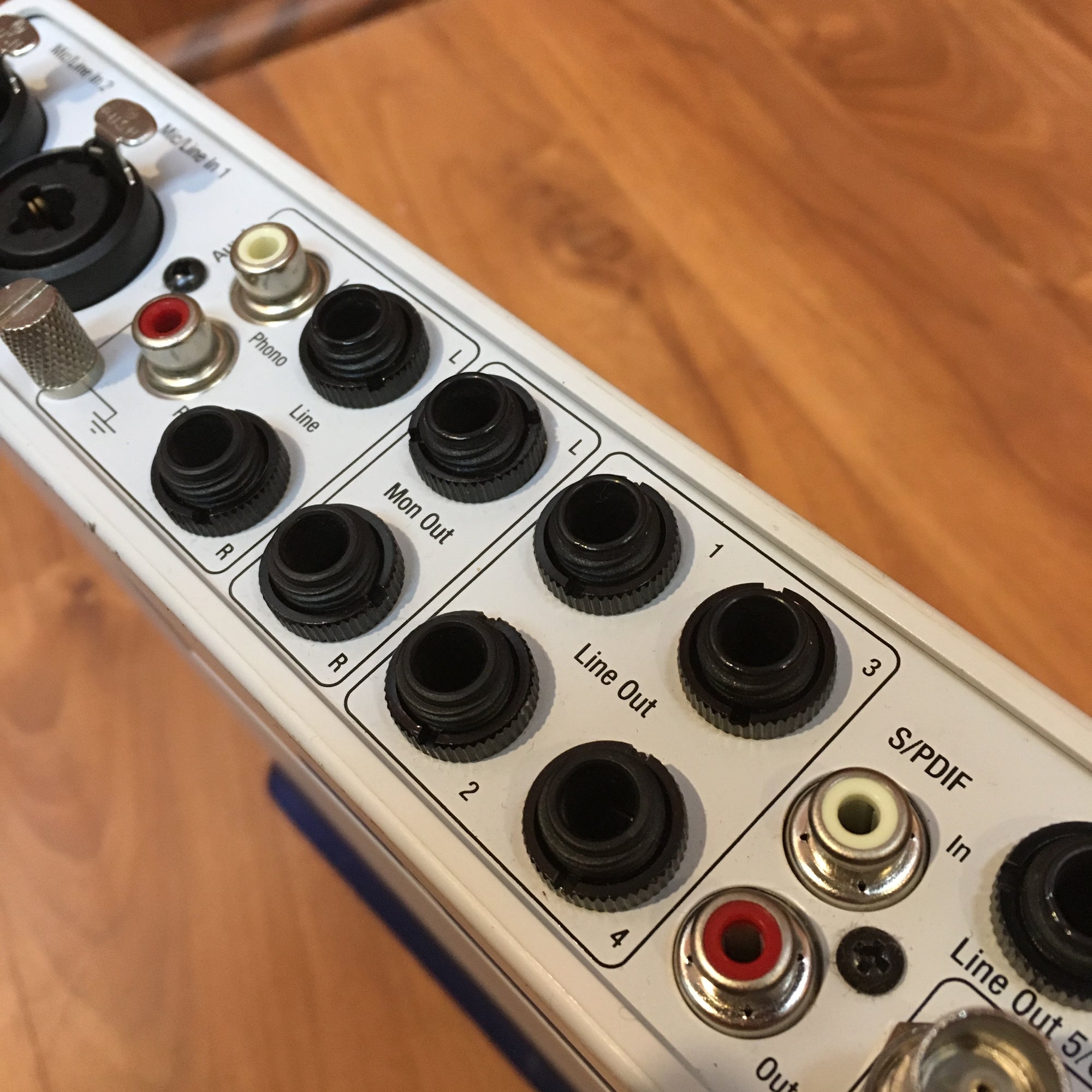 Digidesign Mbox 2 No Power Supply. Firewire.