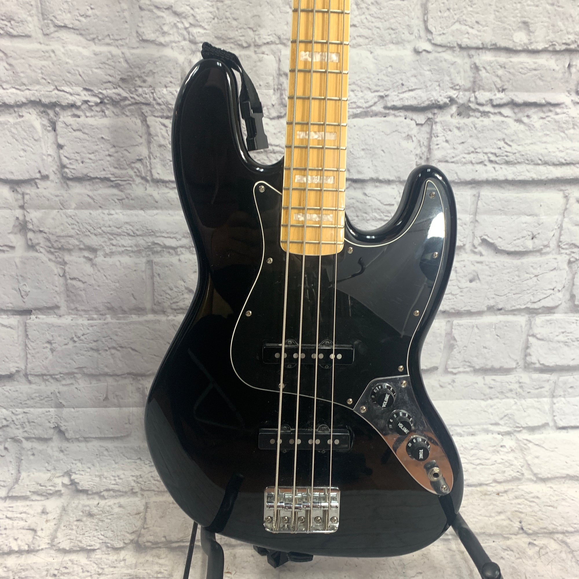 Squier Vintage Modified Jazz Bass 70s 最後 Squier Vintage Modified Jazz Bass 70s 最後 Squier Vintage
