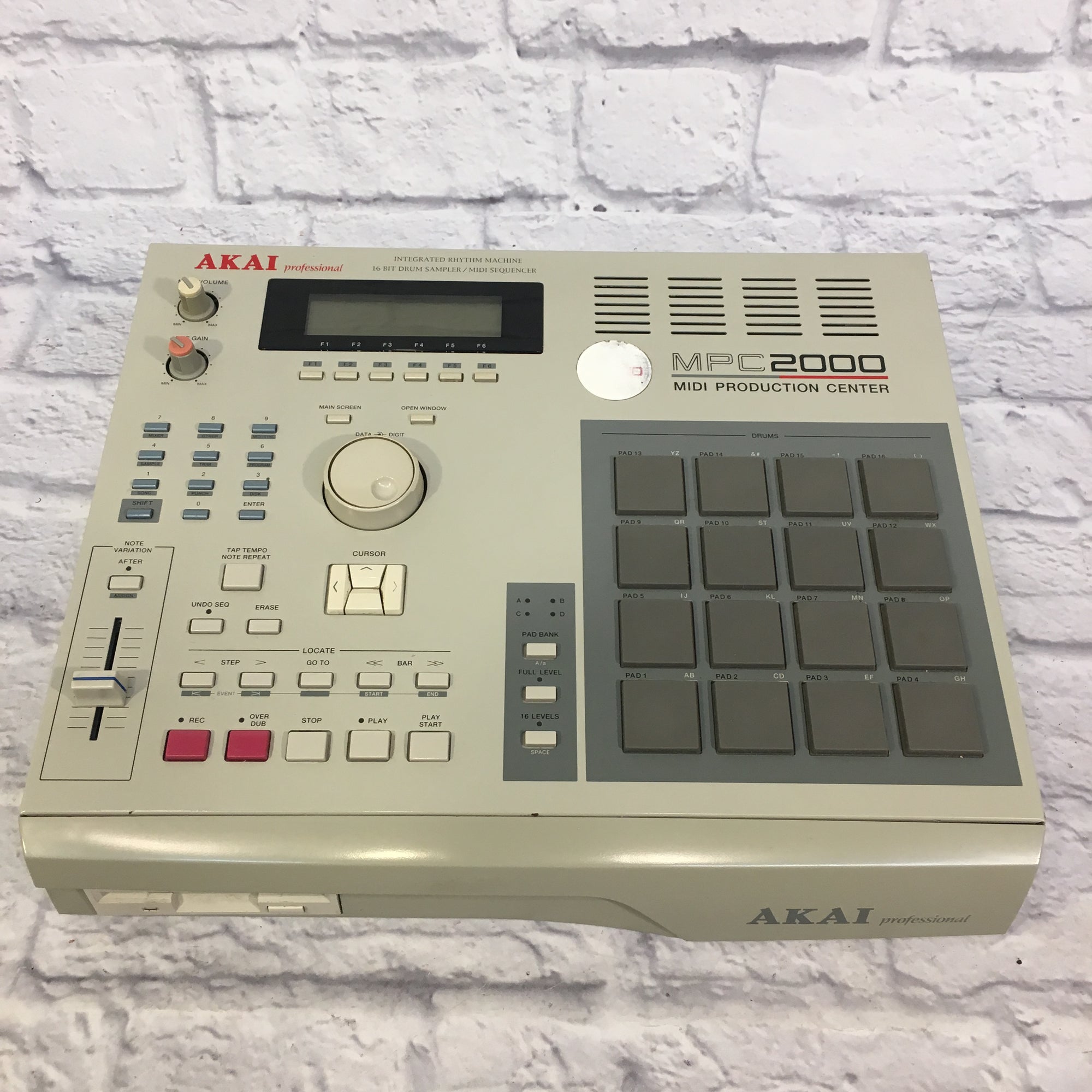 Akai MPC2000 Sampler Drum Machine Production Center - Evolution Music