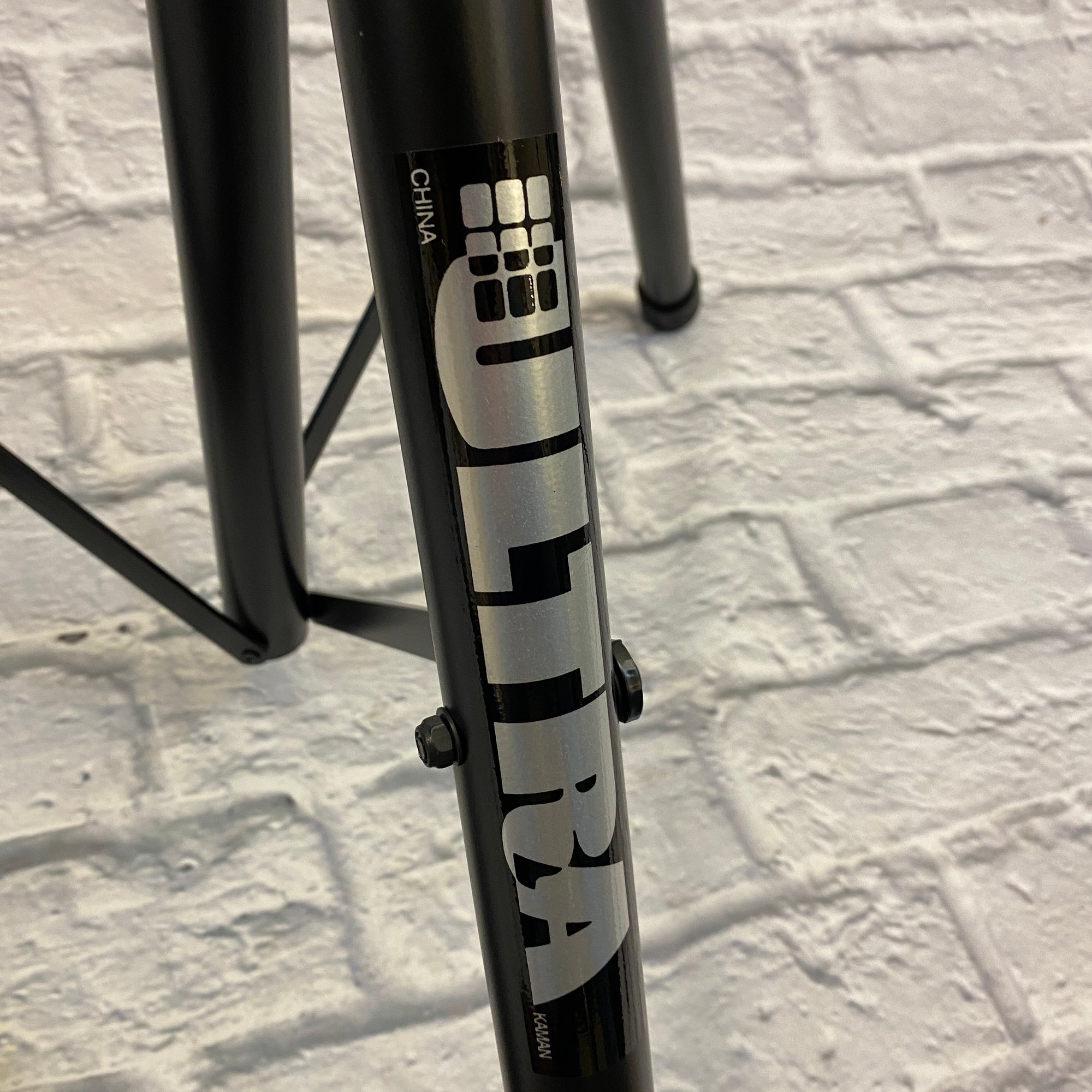 Ultra KS156BK Speaker Stand Pair