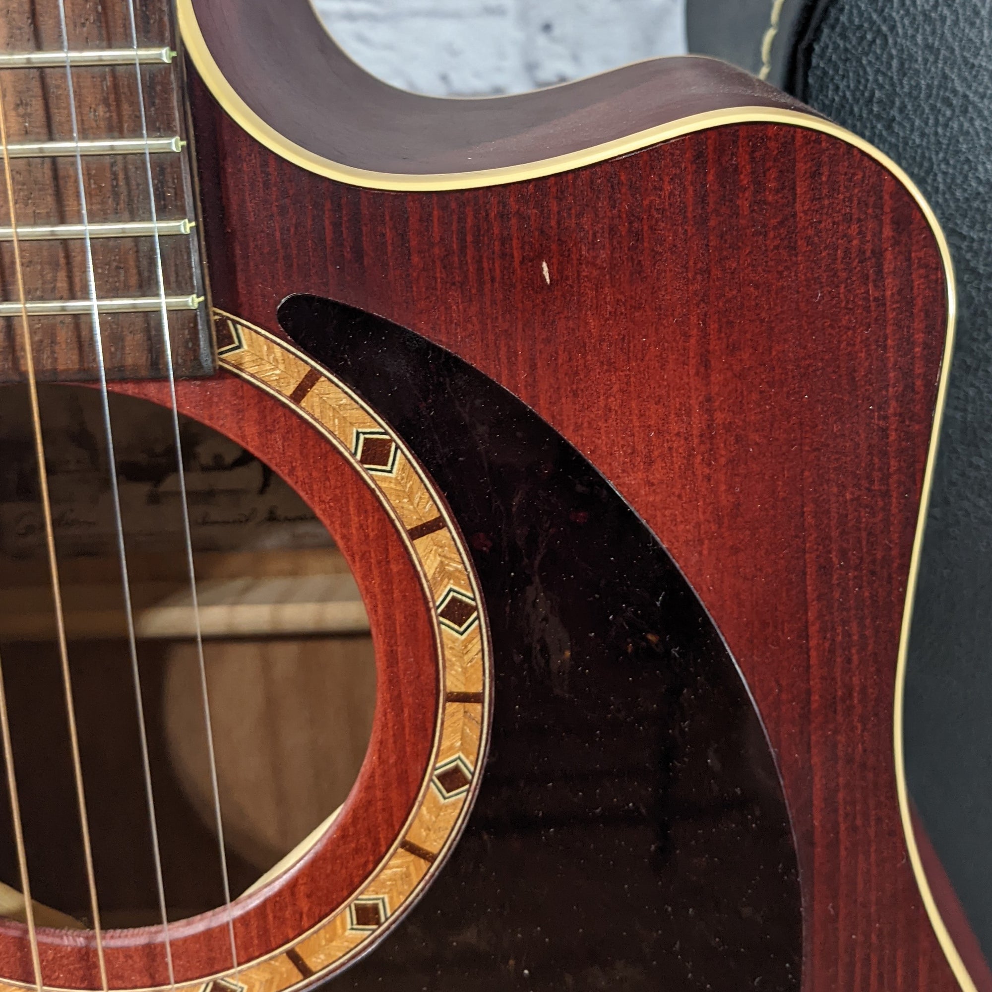 Art Lutherie Spruce CW Acoustic Guitar w/ Hard Case