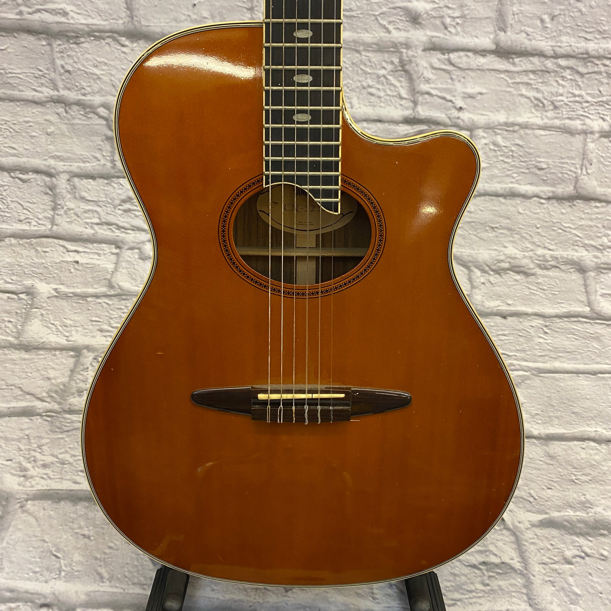 Yamaha CN-525E Electric Classical Guitar - Evolution Music
