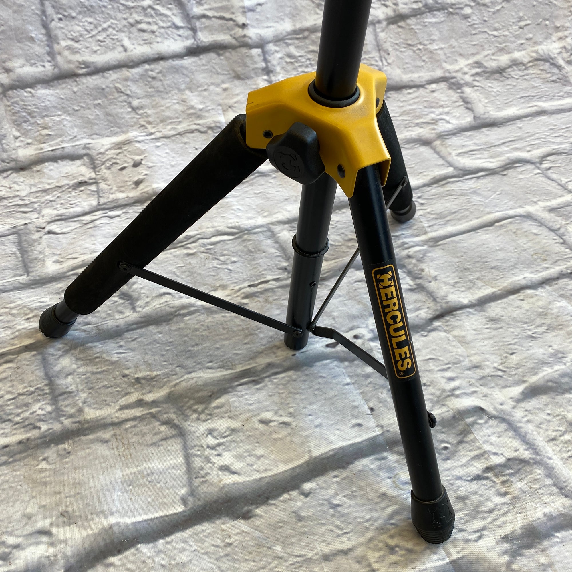 Hercules GS415B Auto Grip Single Guitar Stand