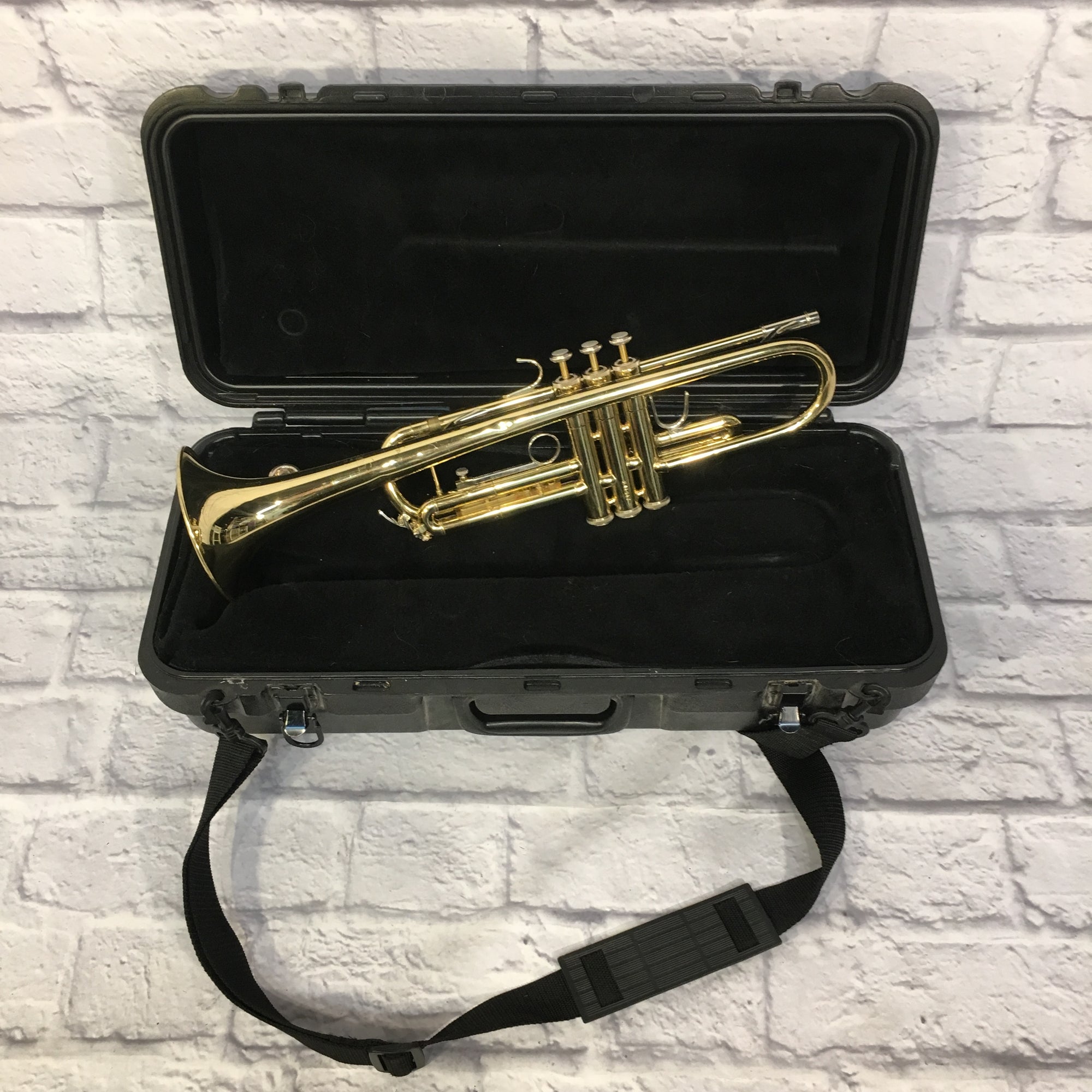 Bach TR-300 Trumpet w Hard Case