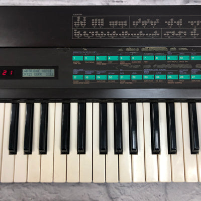 Vintage Yamaha DX7 Digital FM Synthesizer
