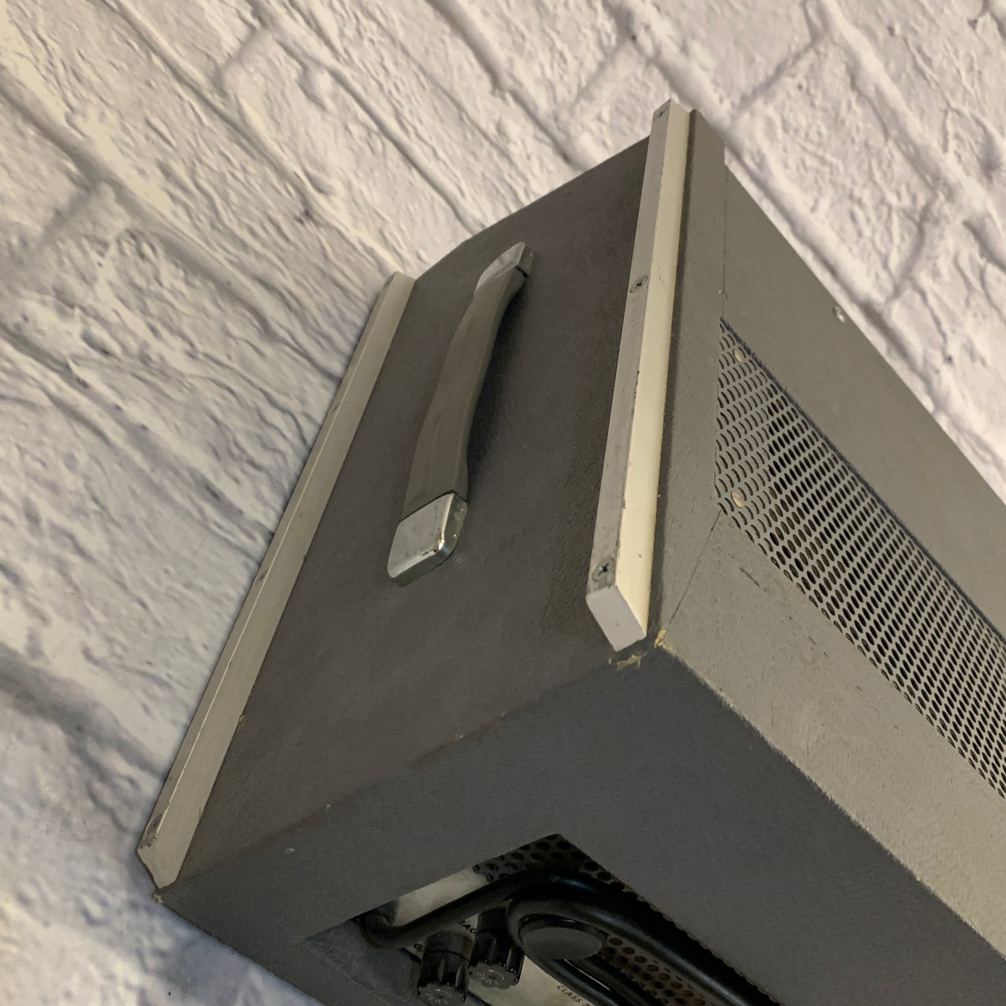 Shure Vocal Master VA 300-C Powered Mixer