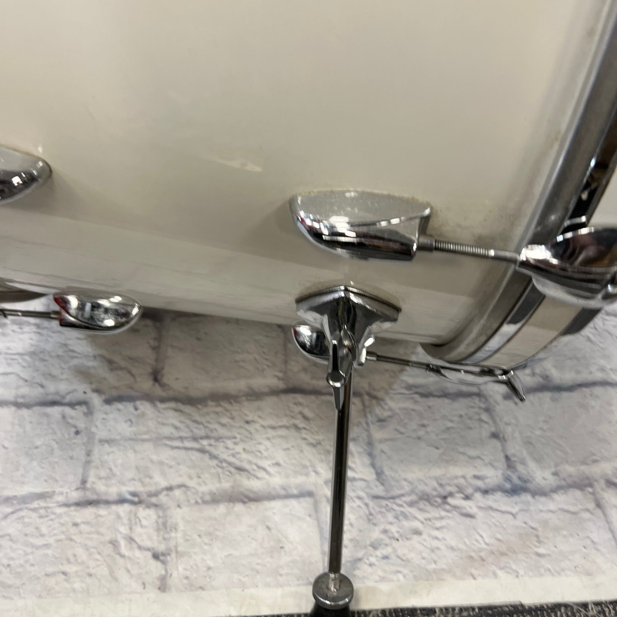 Gretsch Drop G 24 White Nitron Bass Drum