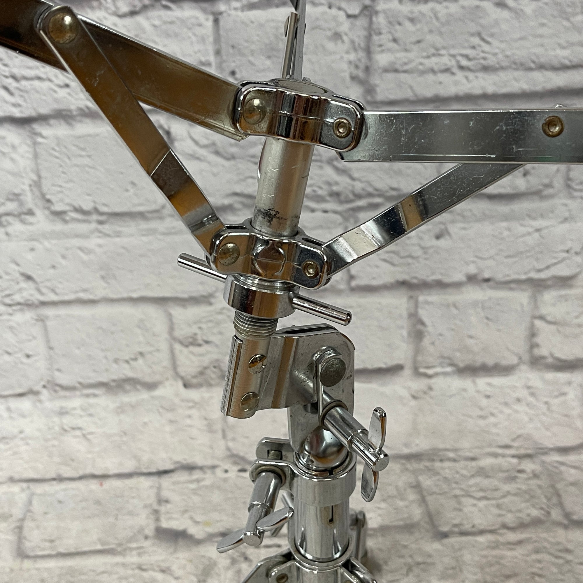 Vintage Ludwig Atlas Swivel Feet Snare Stand