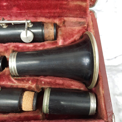 Vintage Artiste clarinet with case and mouthpiece