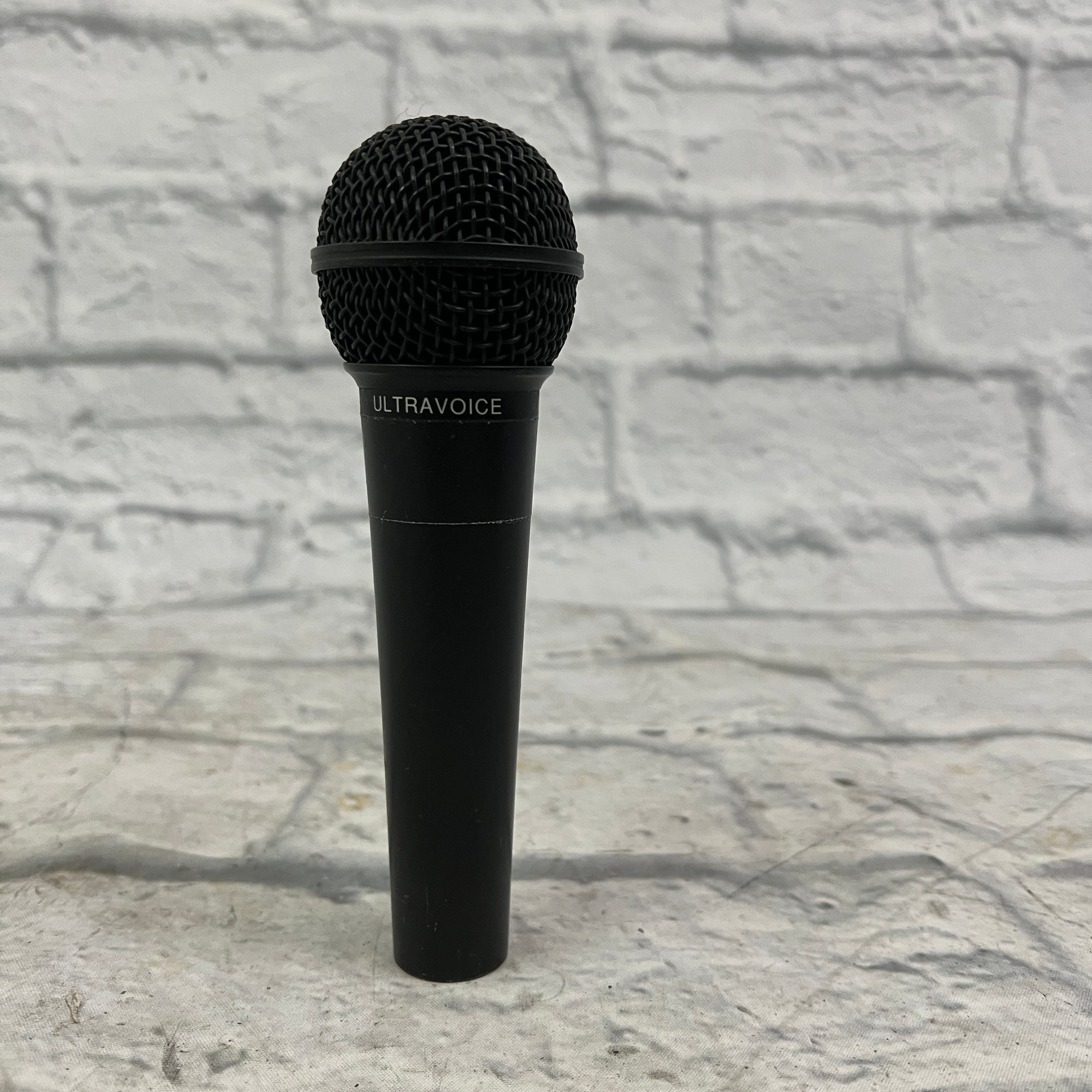 Behringer Ultravoice XM8500 Cardioid Dynamic Vocal Microphone