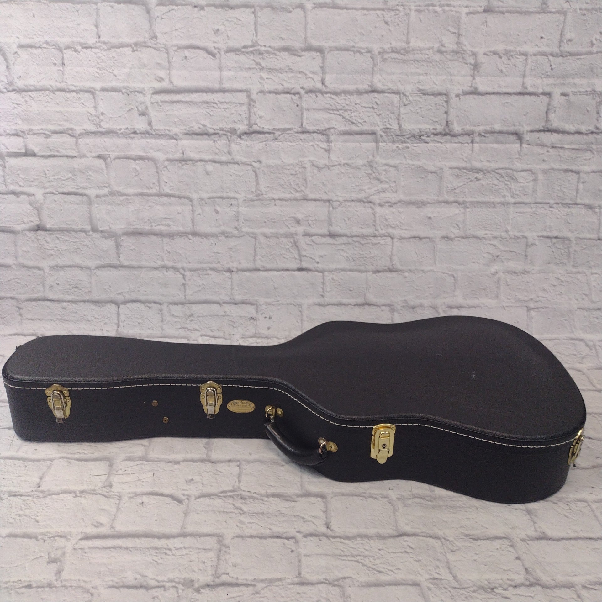 Martin Vintage Series HD28V with Case