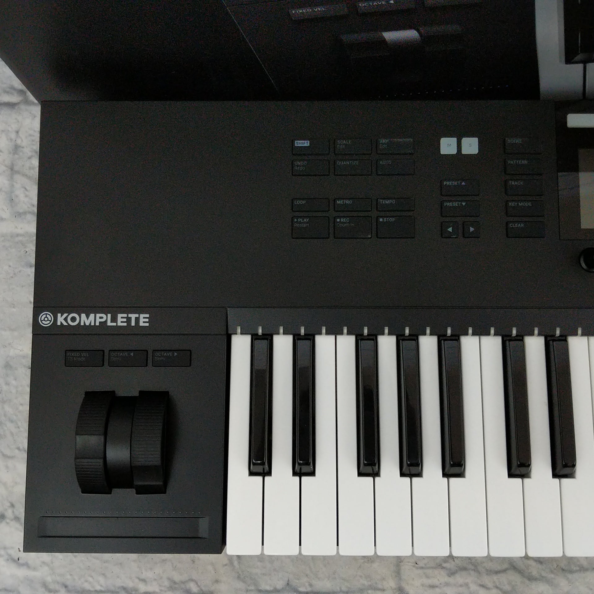 Native Instruments Komplete Kontrol S49 Smart Keyboard