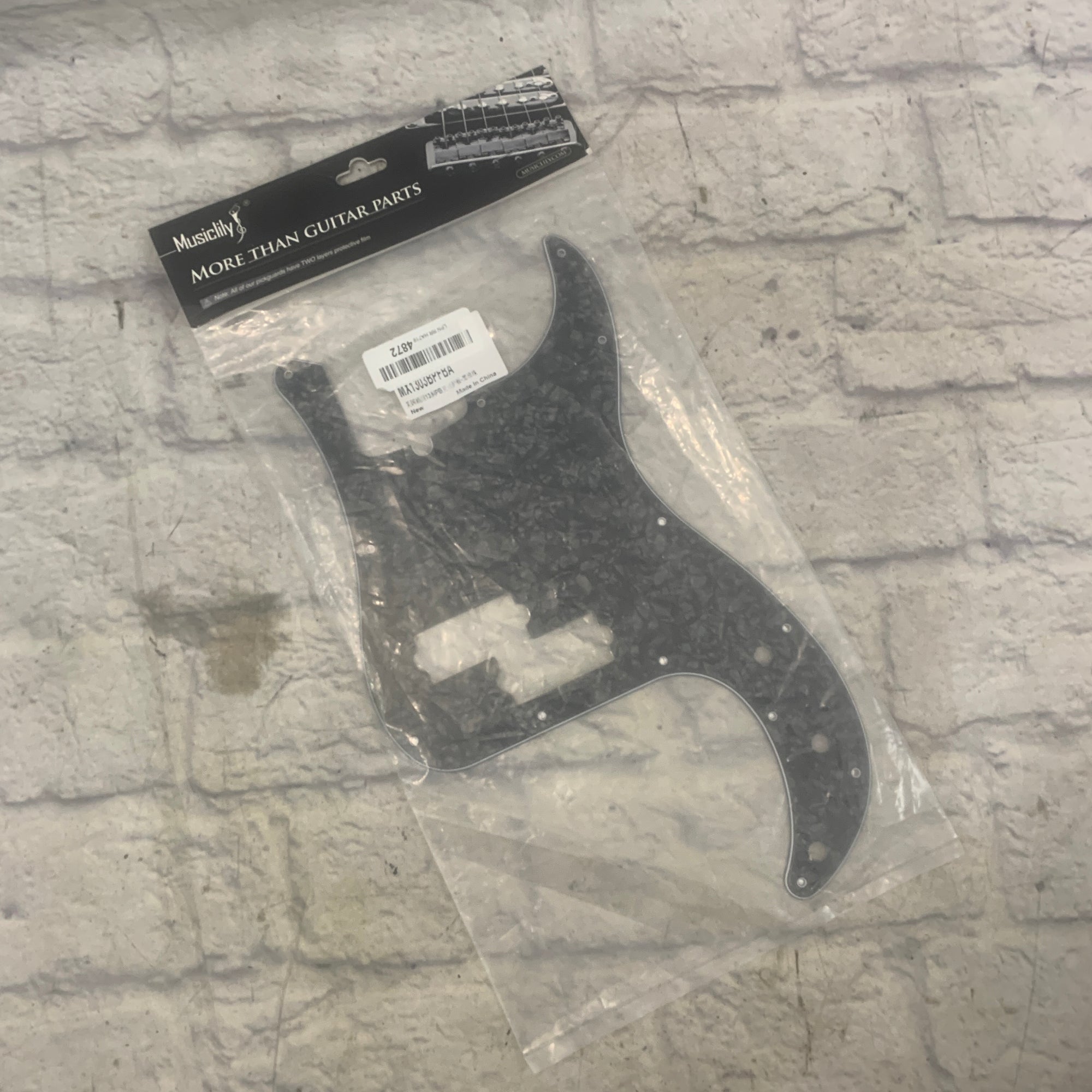 Musiclily Black Pearl P-Bass Pickguard