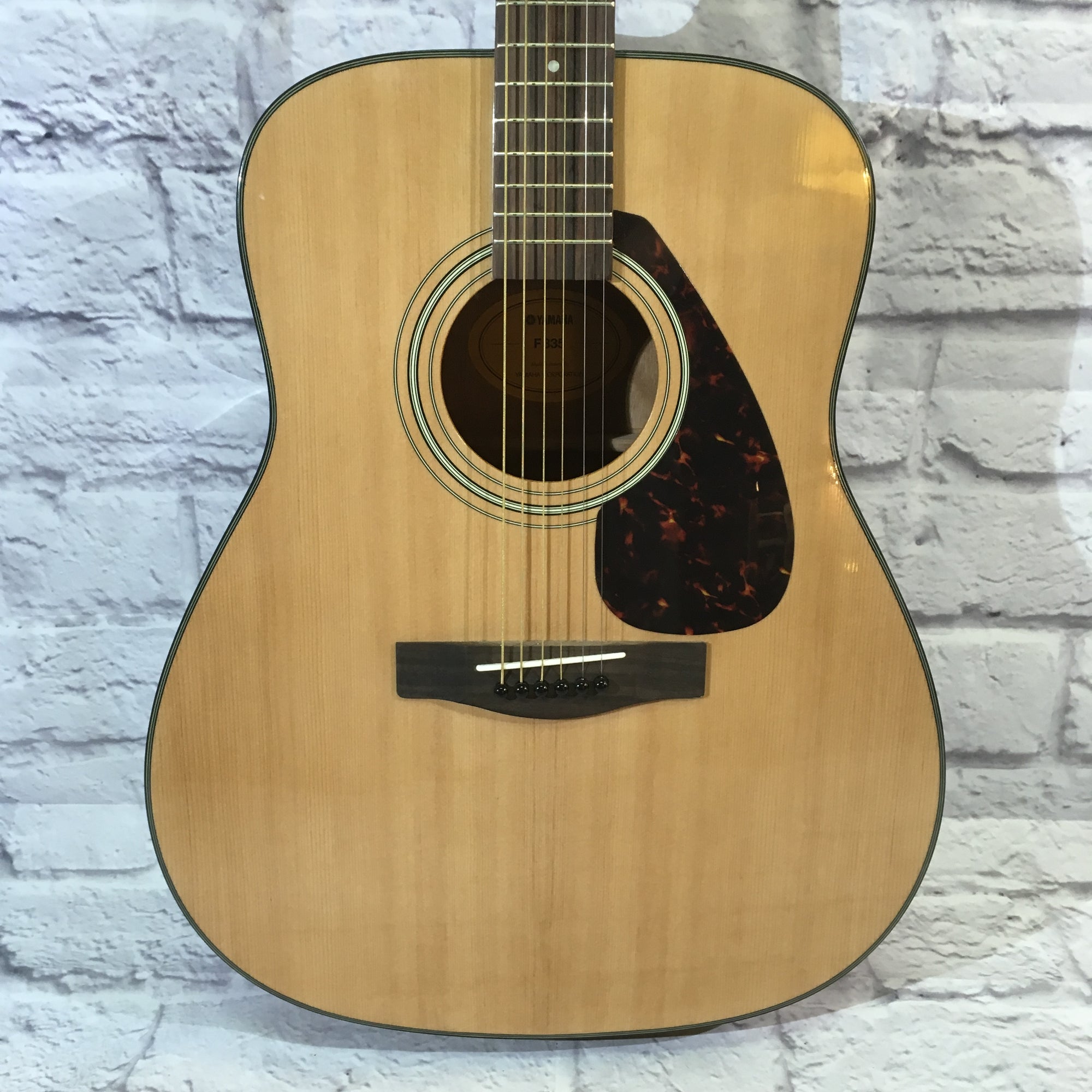 Yamaha F335 Acoustic Guitar
