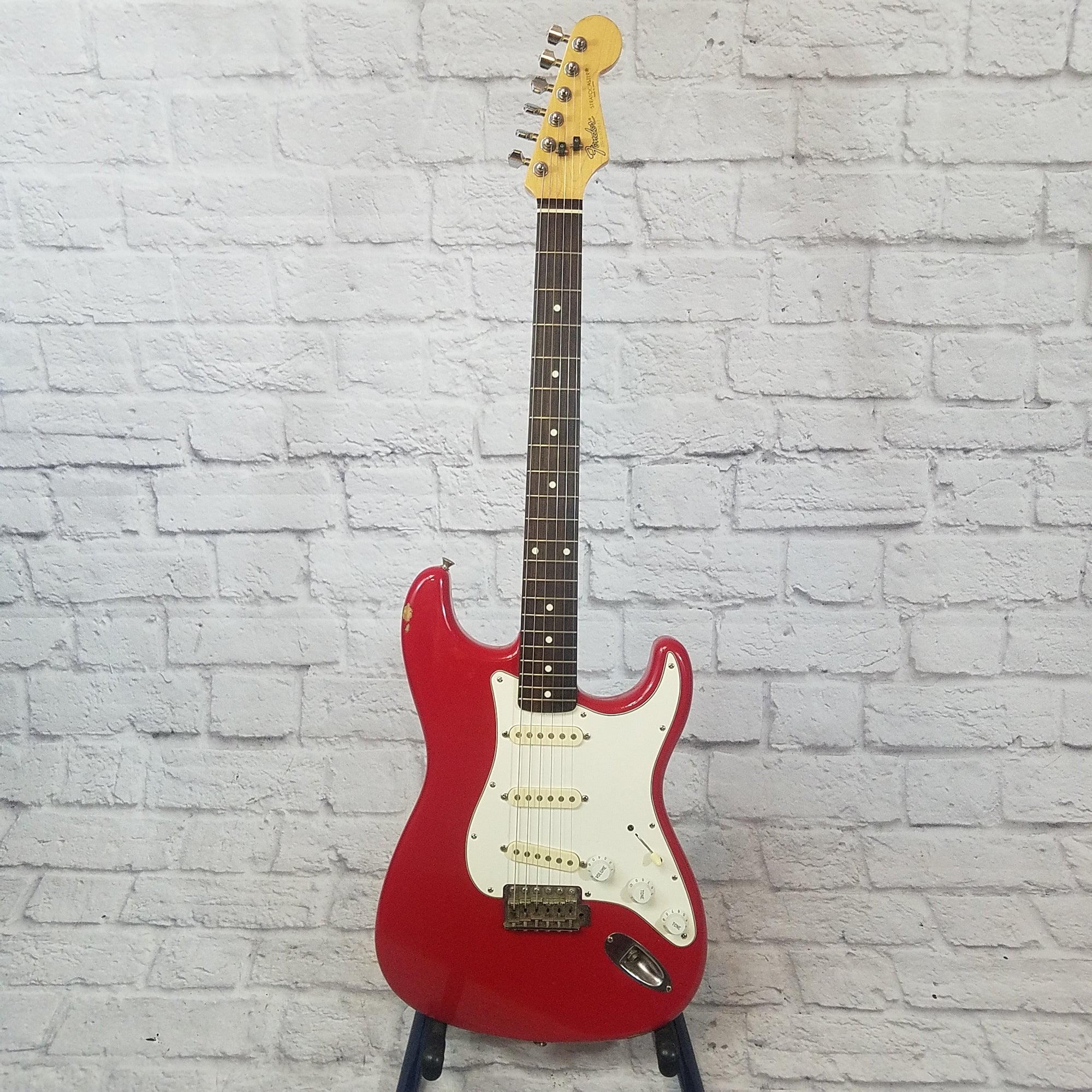 Fender Late 80's Red Stratocaster-Made in Japan - Evolution Music