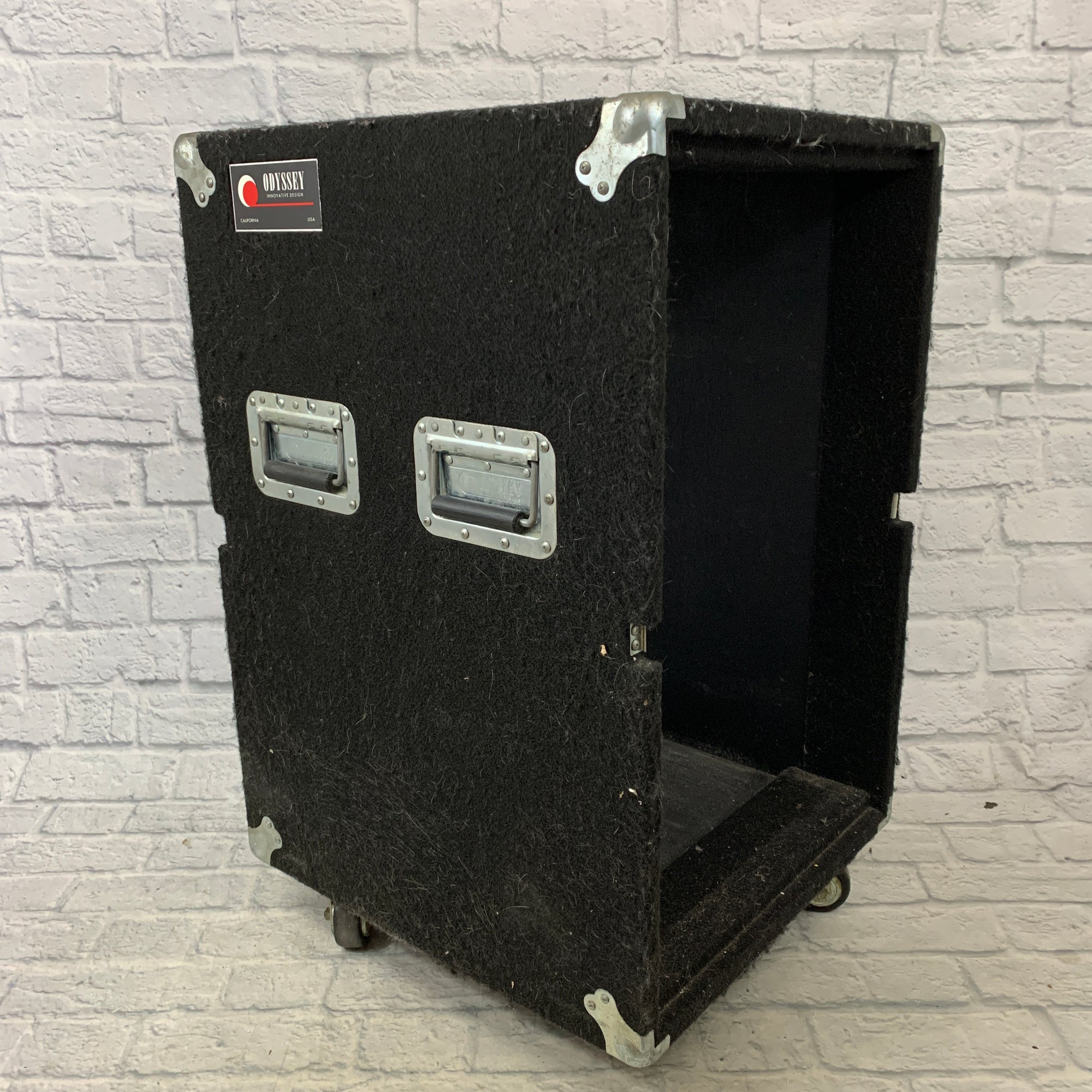 Odyssey 16U Carpeted Rolling Rack Case