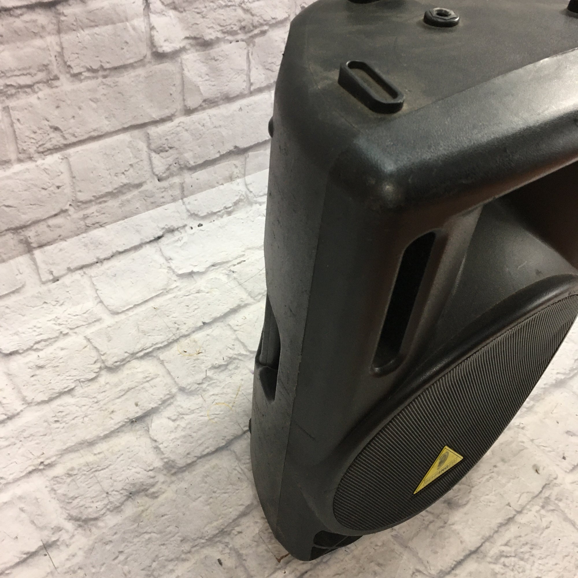 Behringer B212D Powered Speaker