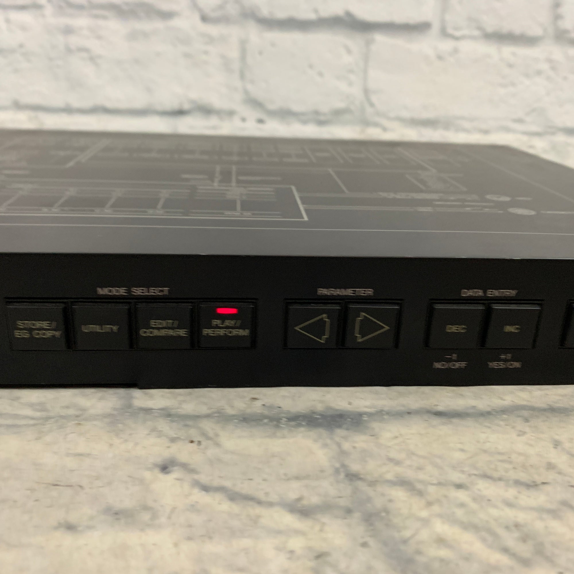 Yamaha TX81Z Rackmount Synth FM Tone Generator - Evolution Music Yamaha TX81Z Rackmount Synth FM Tone Generator - Evolution Music