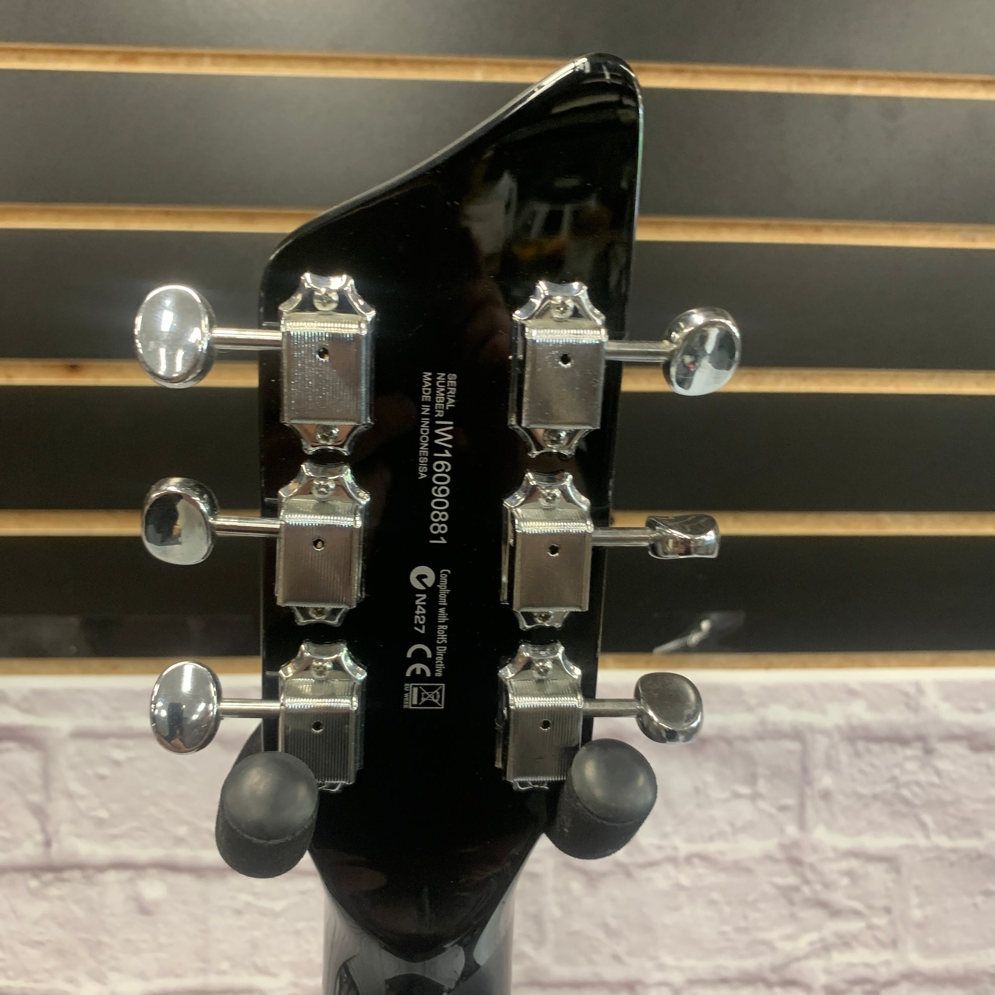 Supro Island Series Hampton White Electric Guitar