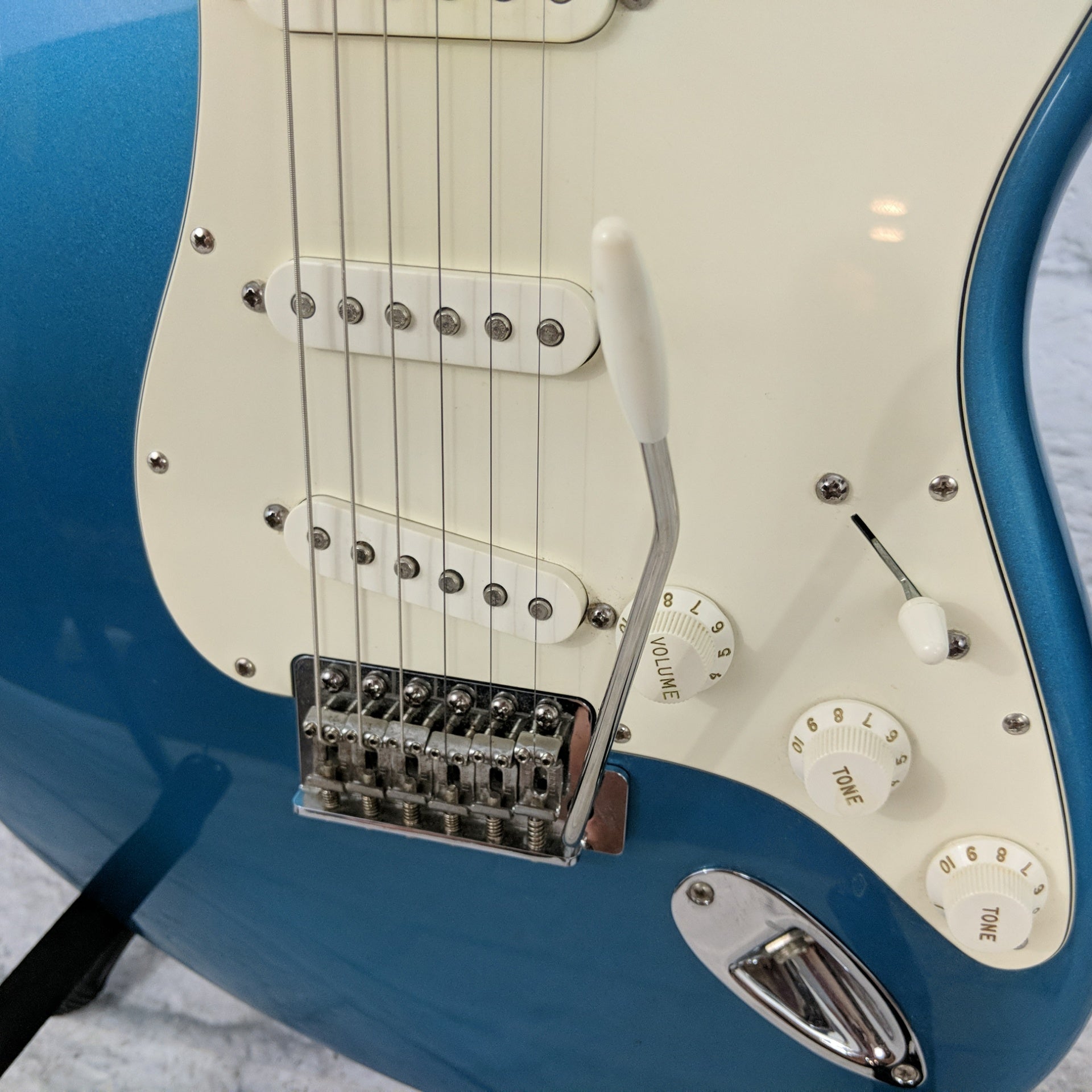 Fender Strat MIM 2008 Lake Placid Blue with Road Runner Case