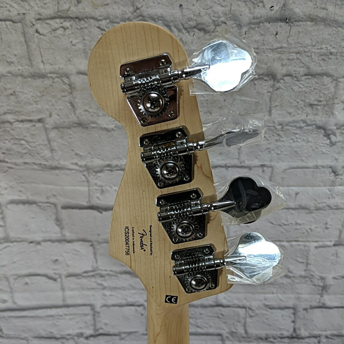 Squier Contempary Jazz Bass Matching Headstock